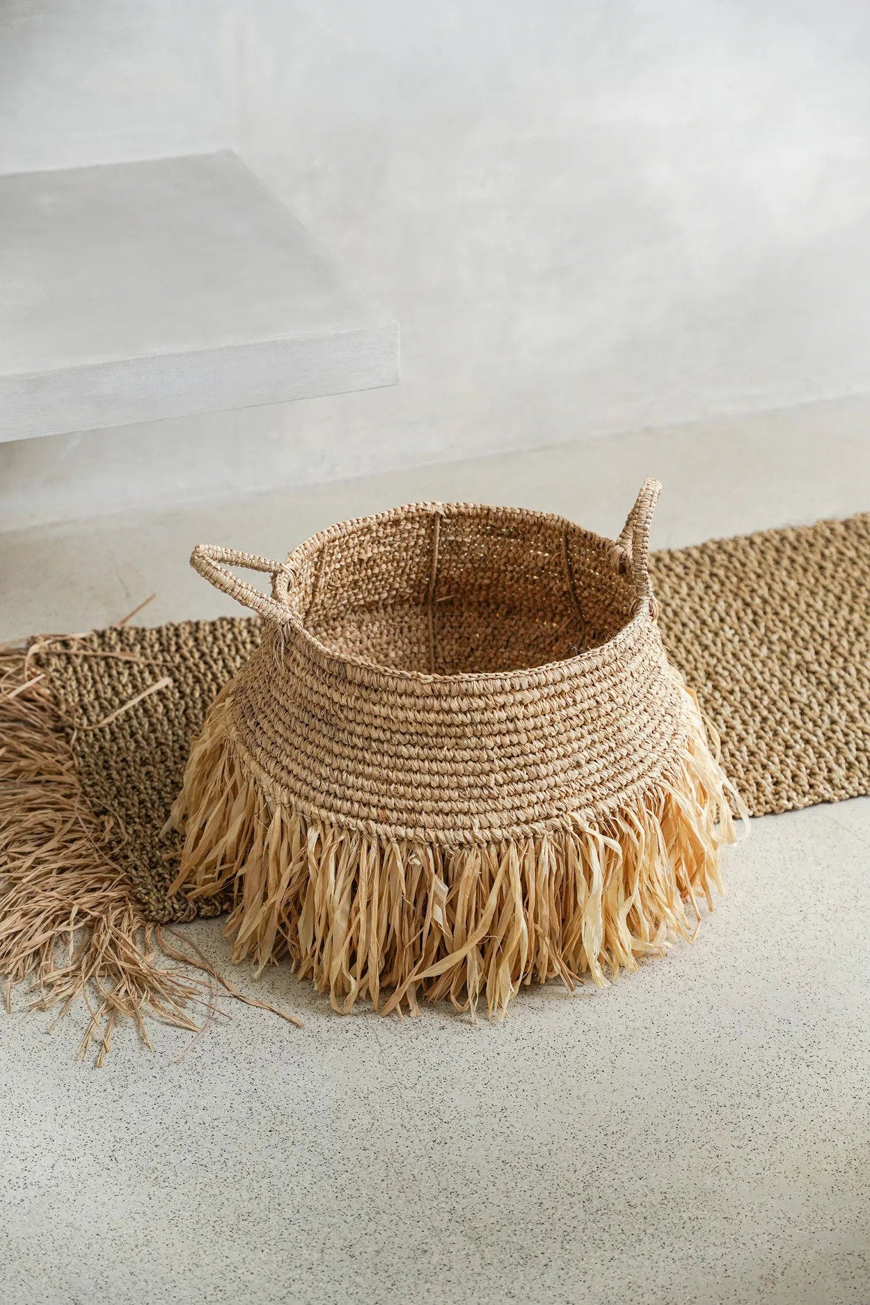 the-raffia-deluxe-baskets-natural-large