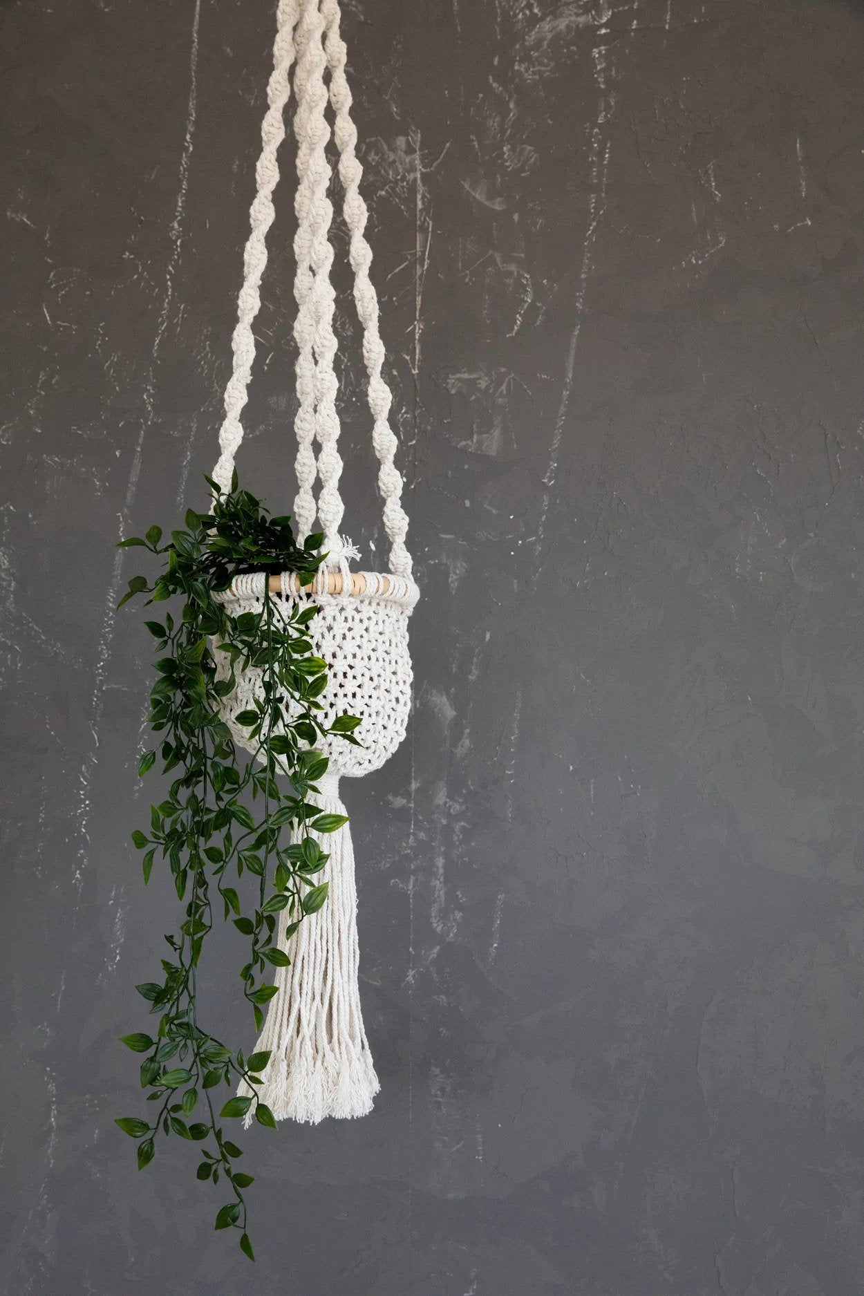 the-twisted-macrame-plant-holder-natural-white-s