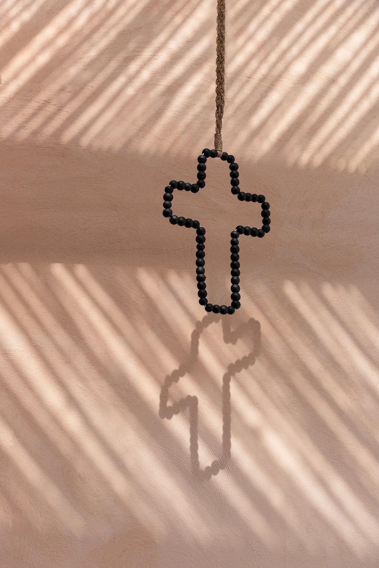 the-wooden-cross-black