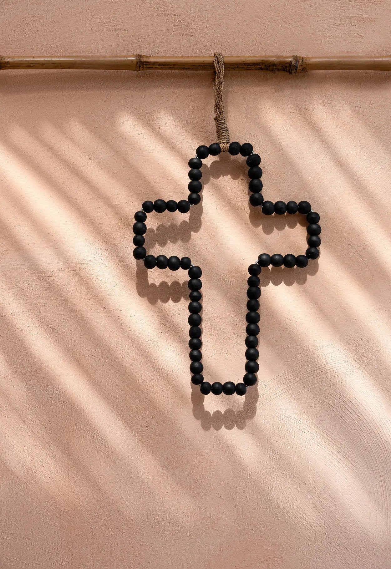 the-wooden-cross-black