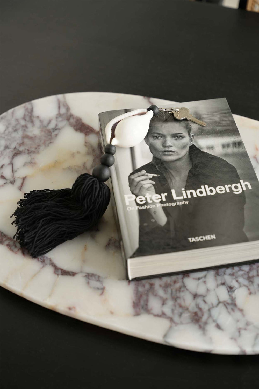 the-togian-keychain-black-white