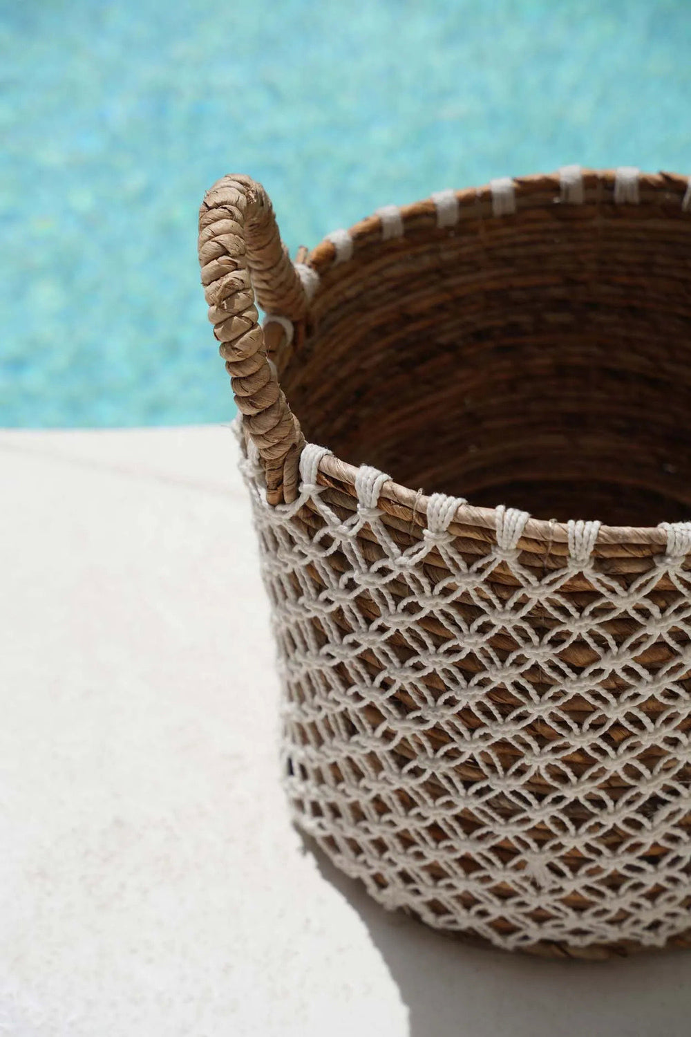 the-crossed-stitched-macrame-basket-l