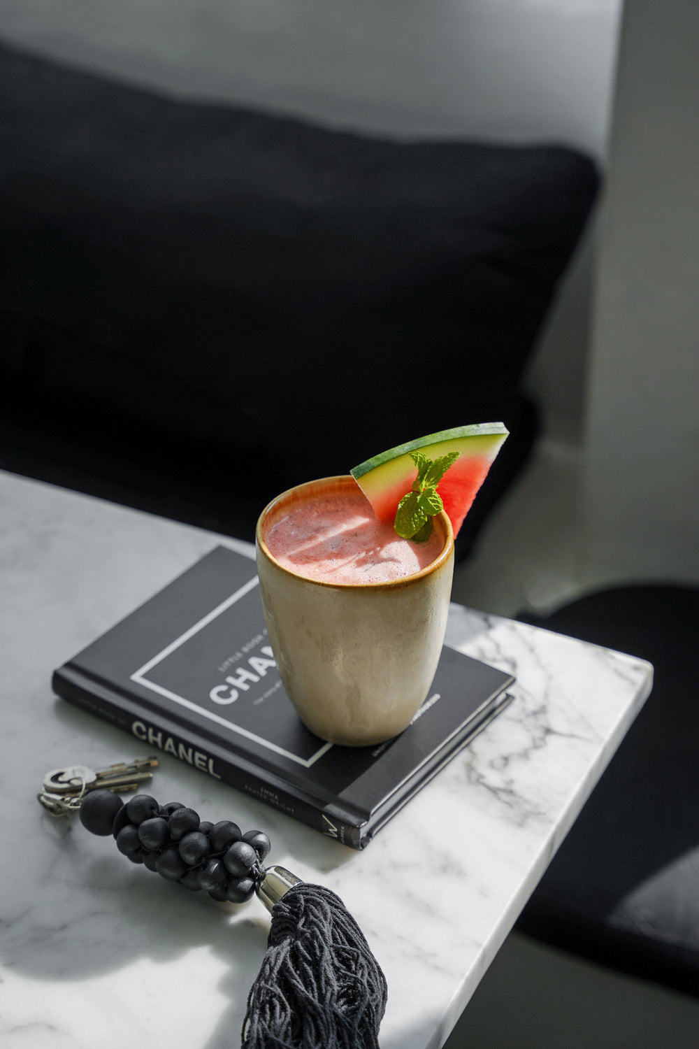 the-wooden-beads-keychain-black