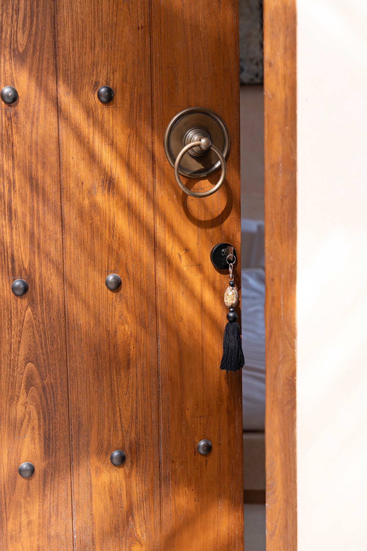 the-sumbawa-keychain-black-brown