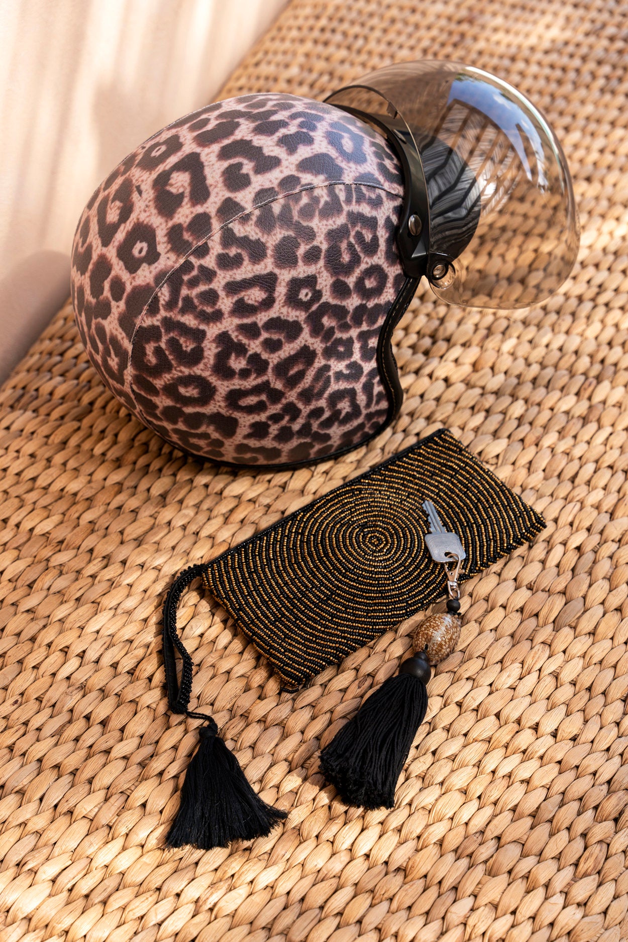 the-sumbawa-keychain-black-brown