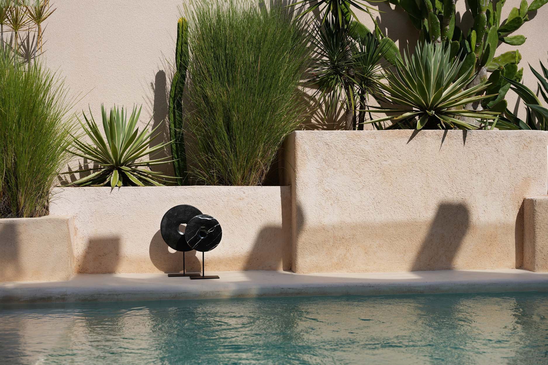 Large black marble disc stand for modern home interiors