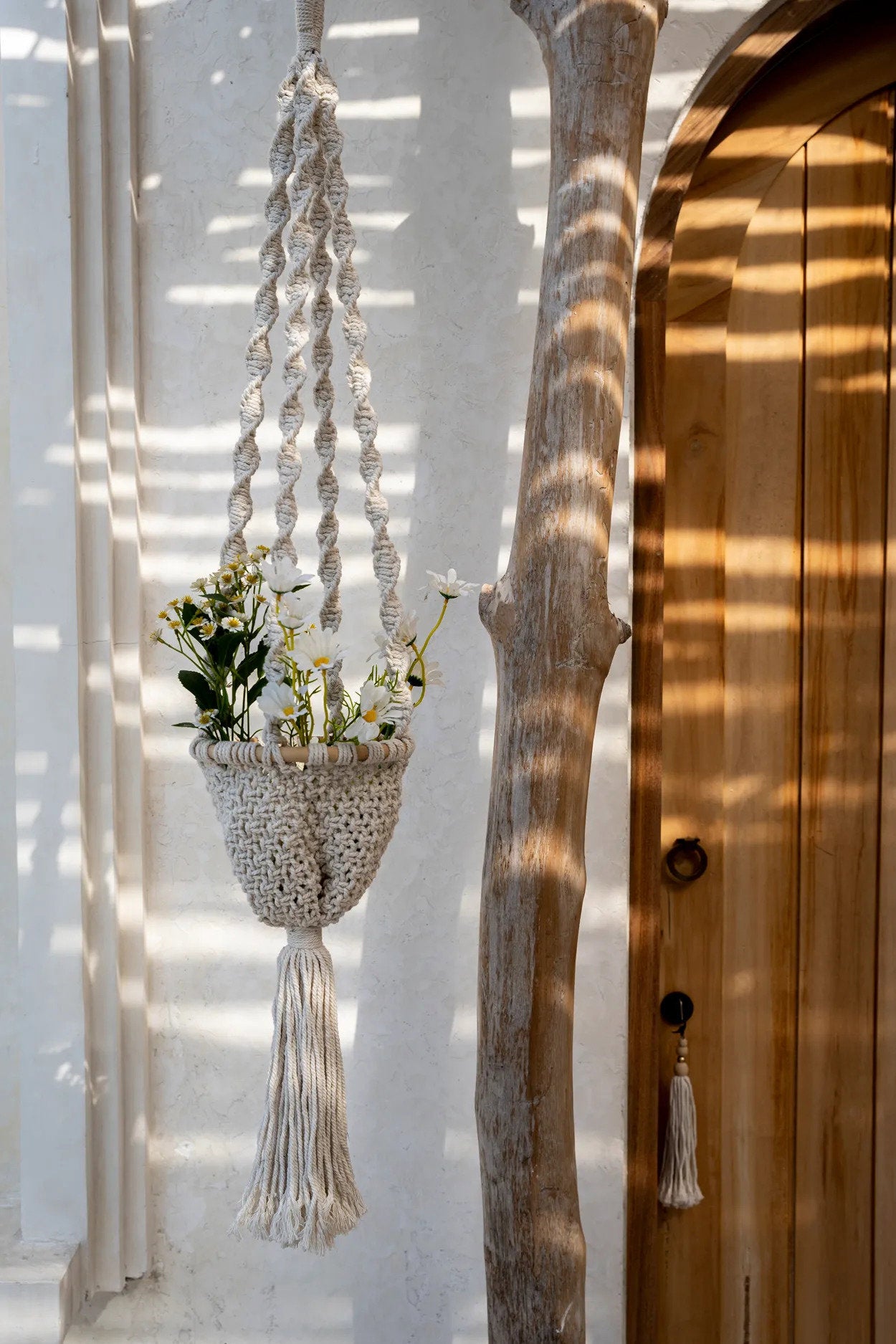 the-twisted-macrame-plant-holder-natural-white-s