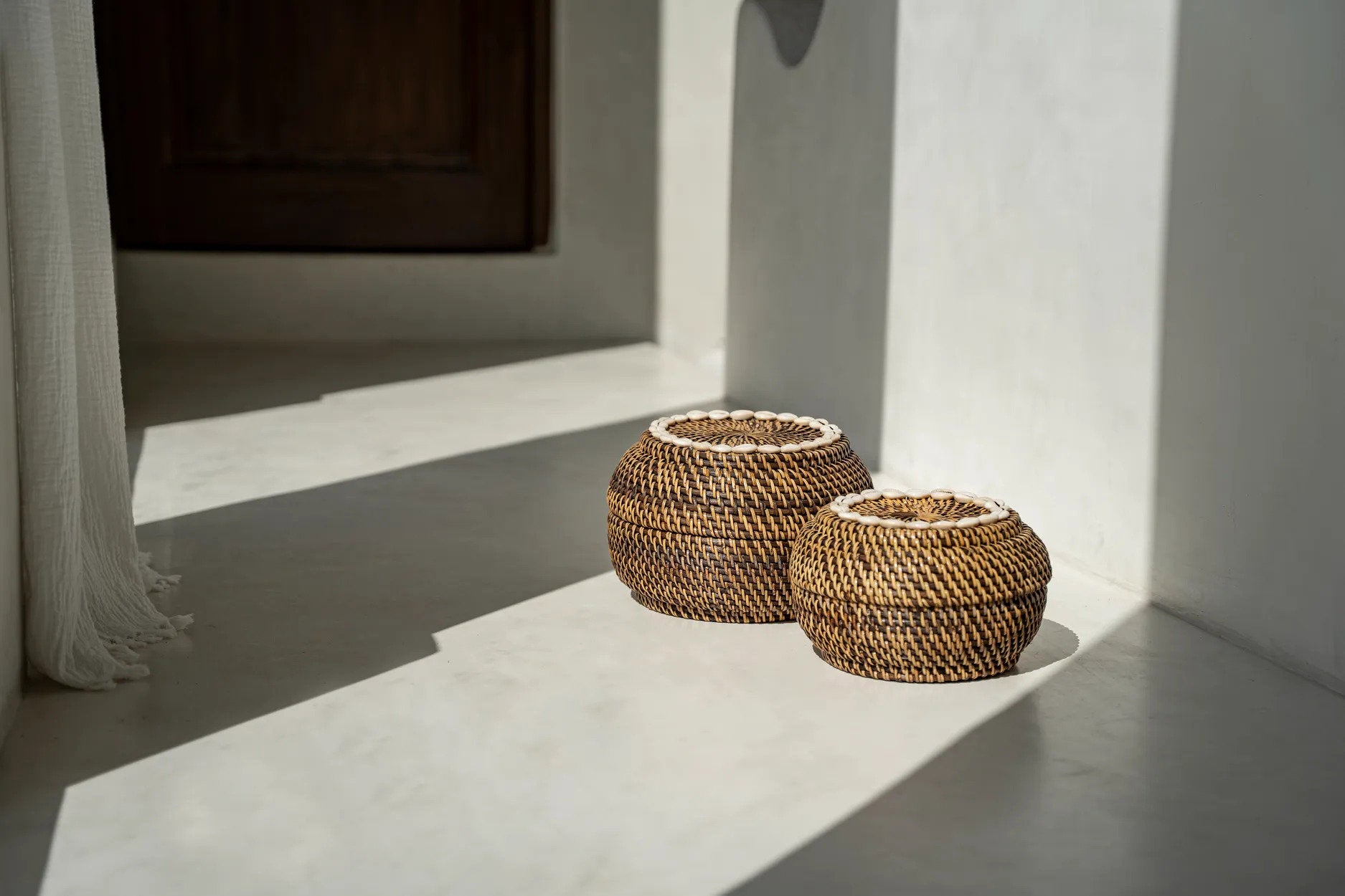 the-colonial-peek-a-boo-basket-natural-brown-m