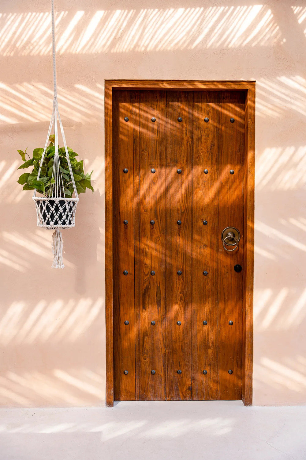 the-macrame-plant-holder-white-l