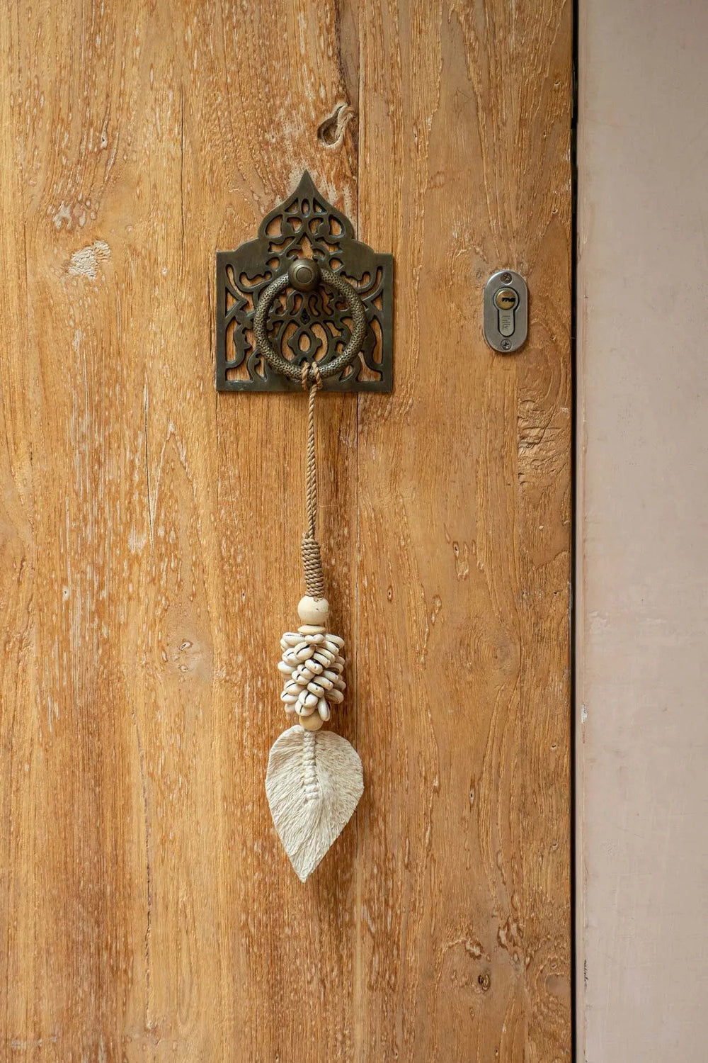 the-leaf-shell-tassel-natural