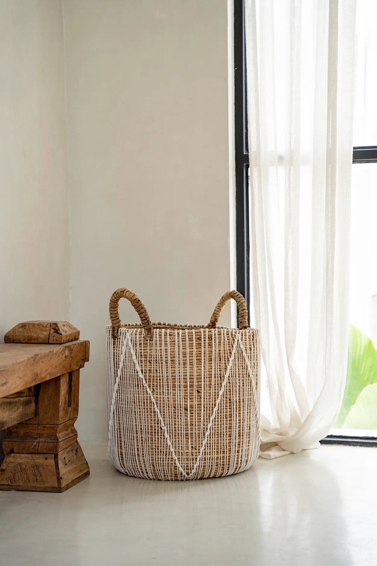 the-straight-stitched-macrame-basket-l