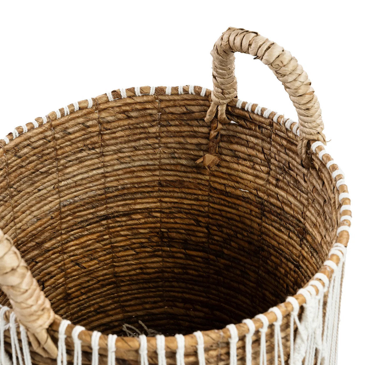 the-straight-stitched-macrame-basket-l