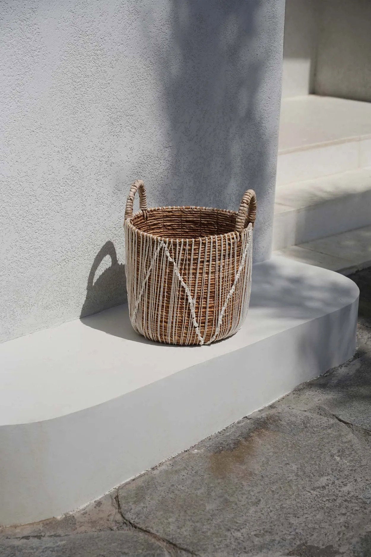 the-straight-stitched-macrame-basket-l