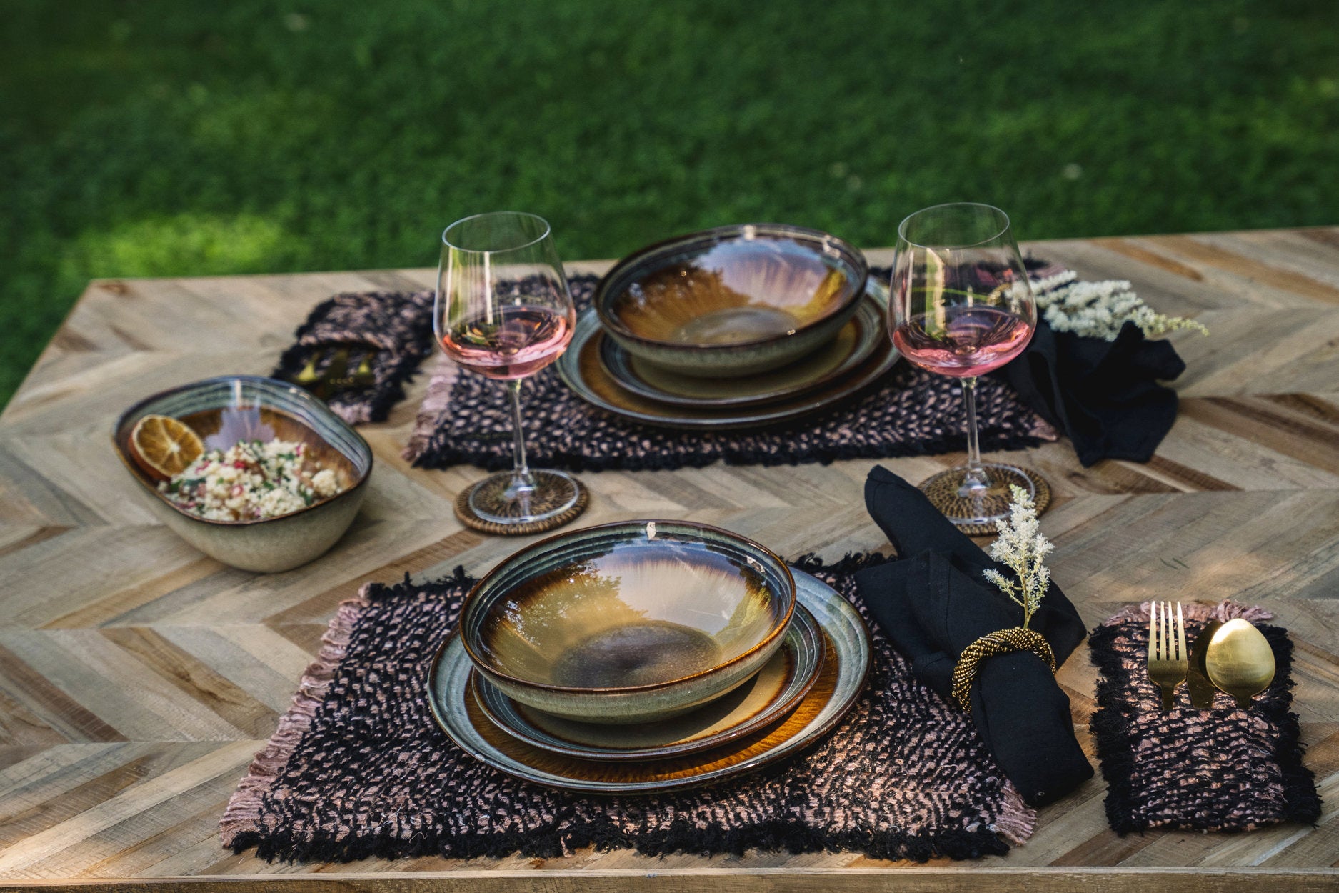 the-oh-my-gee-placemat-black-copper