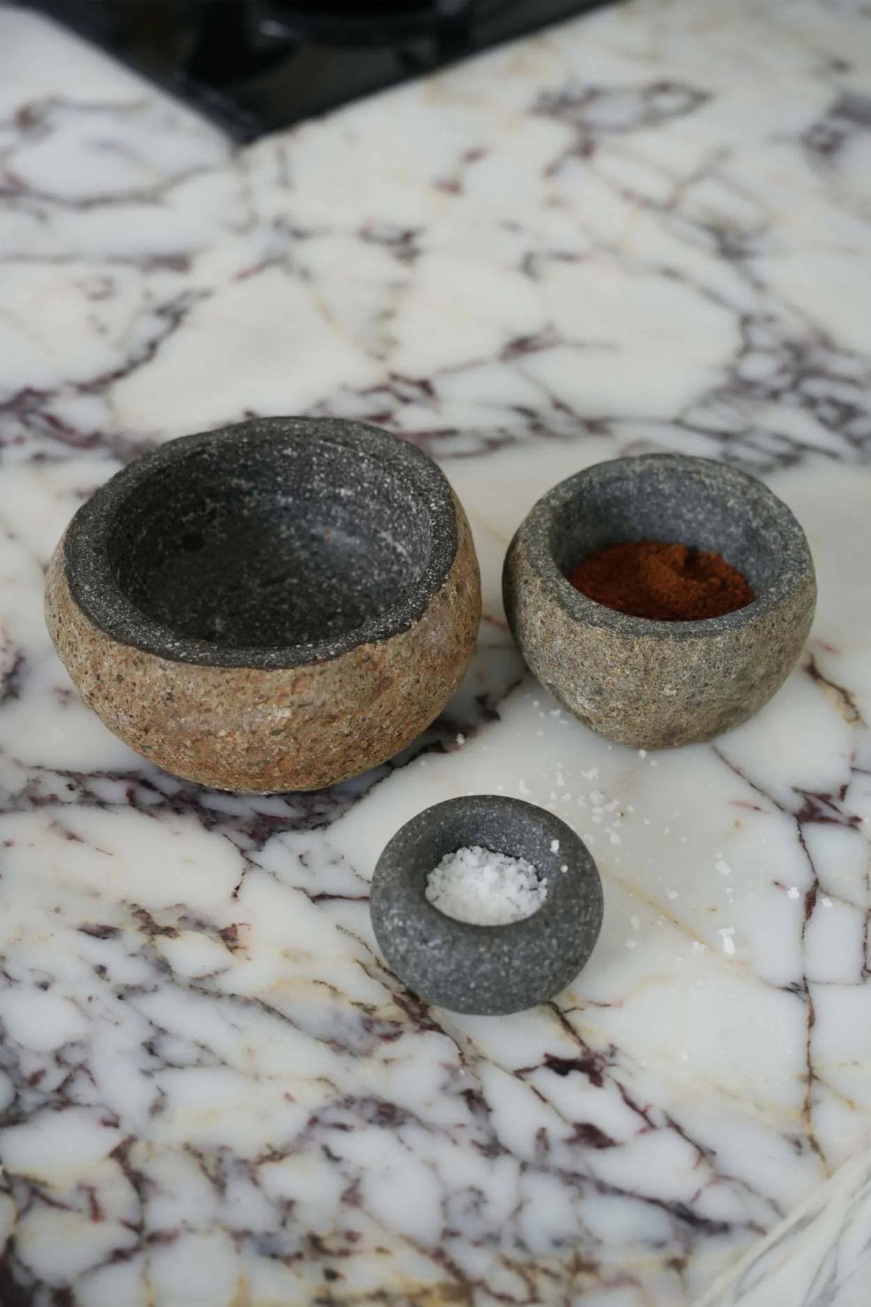the-lava-stone-bowl-black-xs