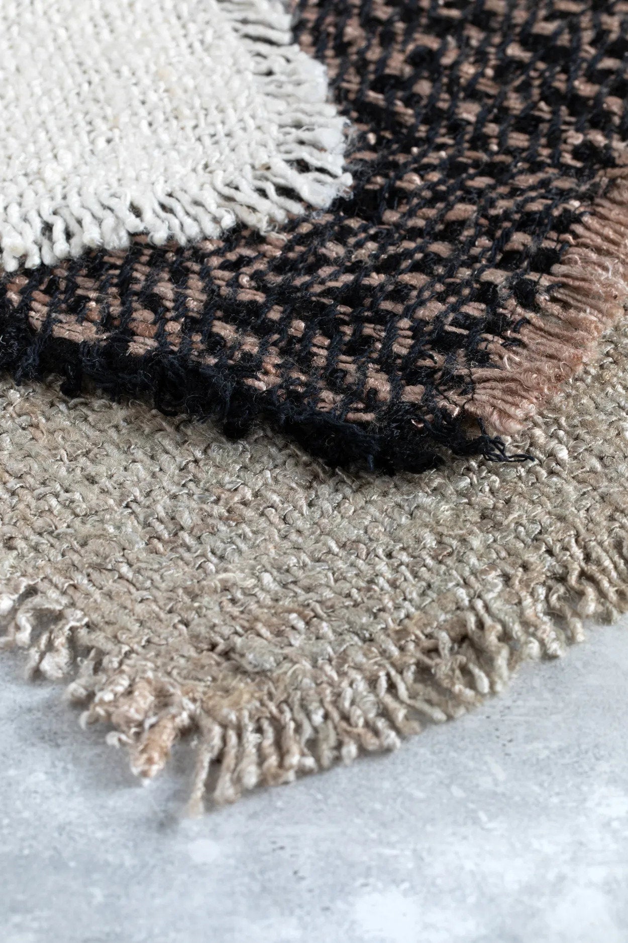 the-oh-my-gee-placemat-black-copper-set-of-4