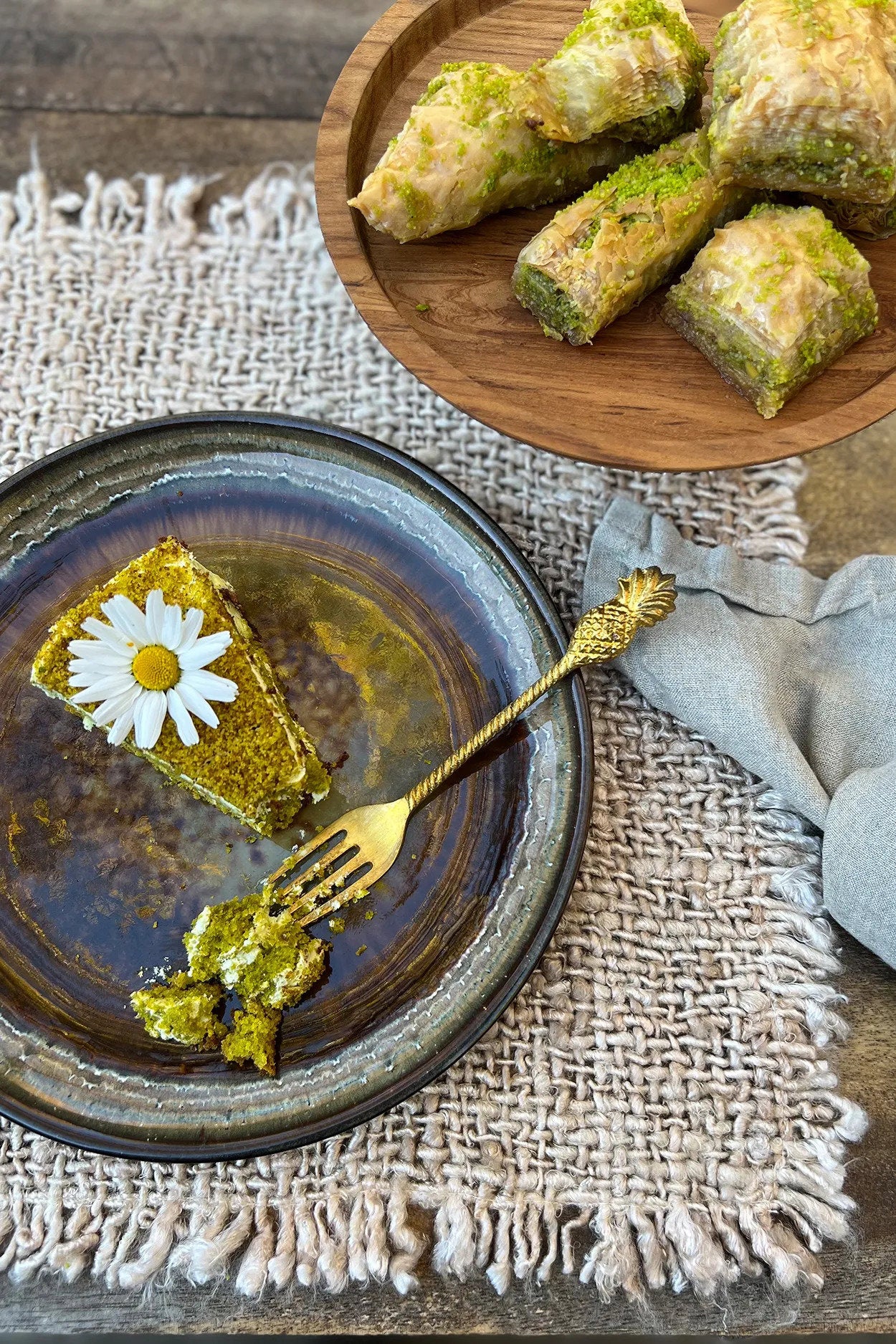 the-pineapple-fork-gold