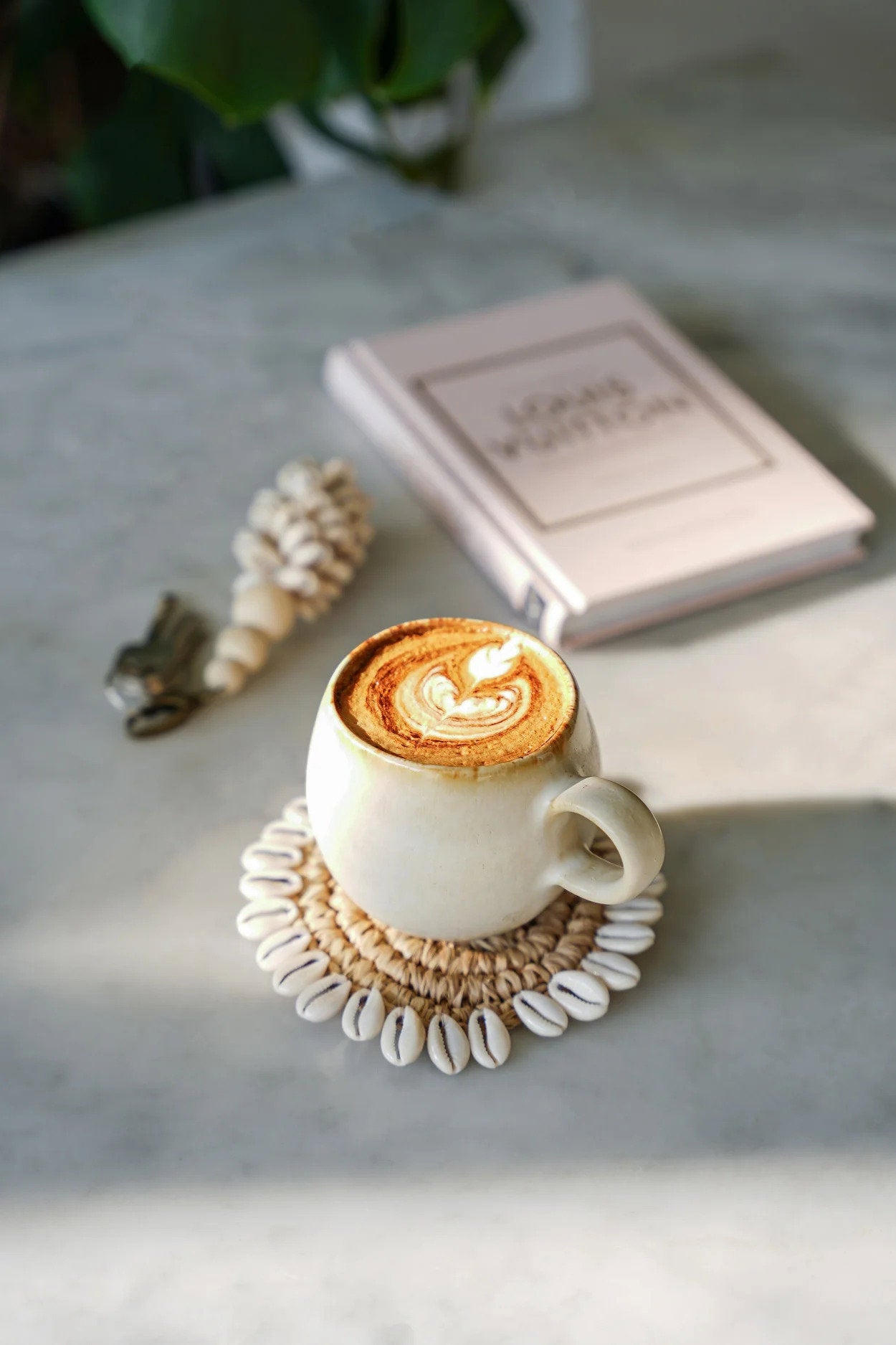 the-raffia-shell-coaster-natural