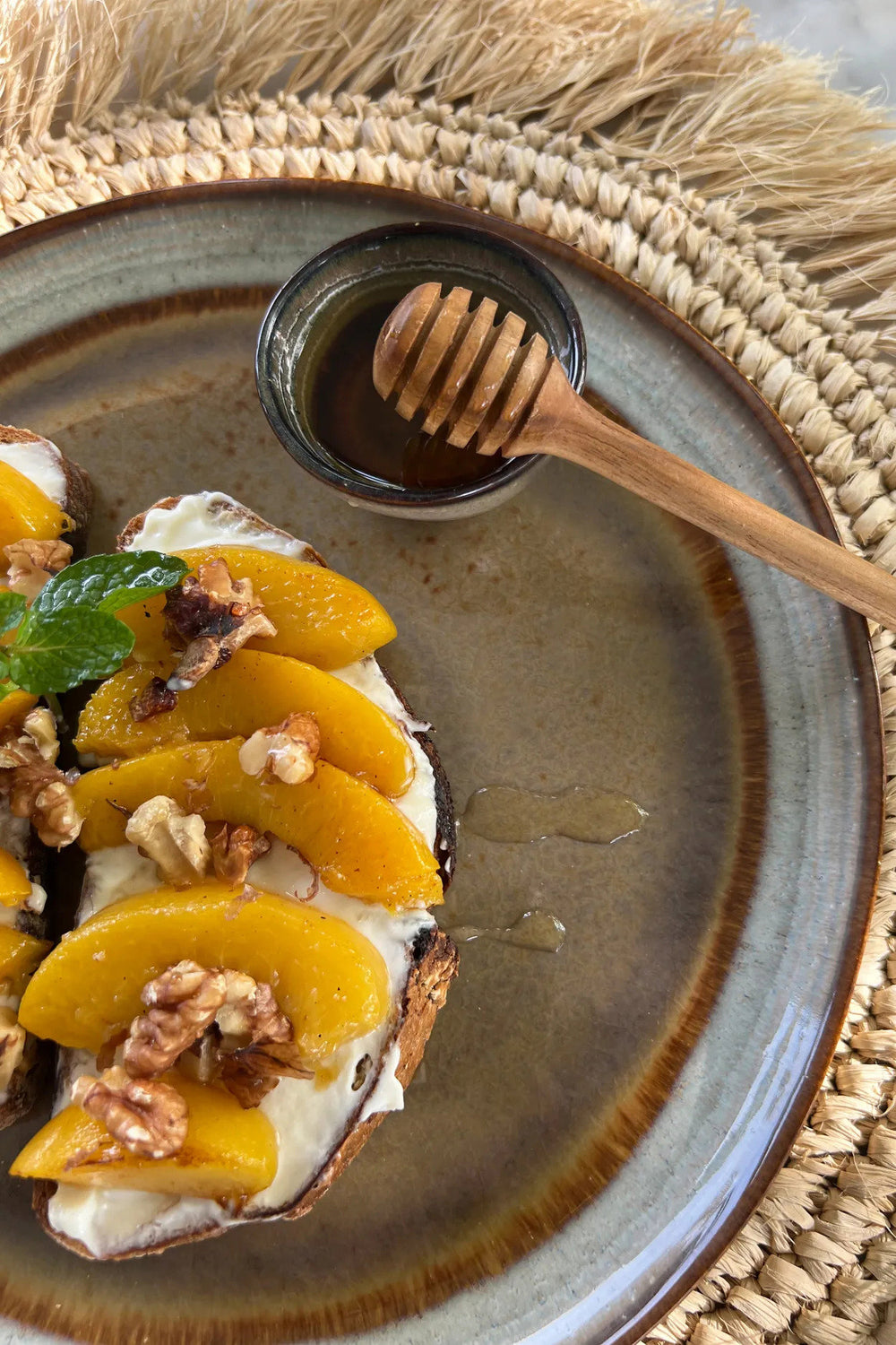 the-teak-root-honey-roller