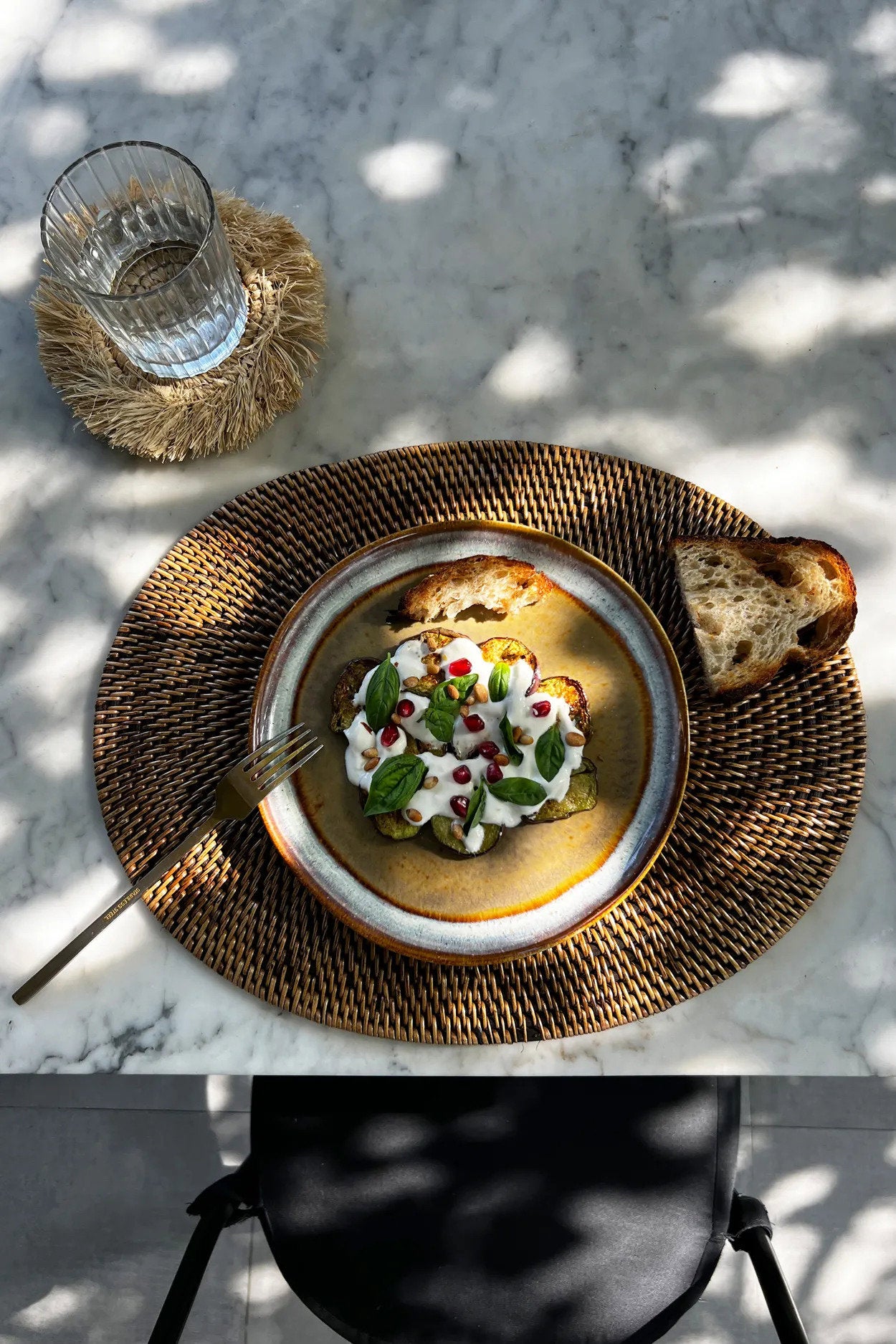 the-colonial-oval-placemat-natural-brown