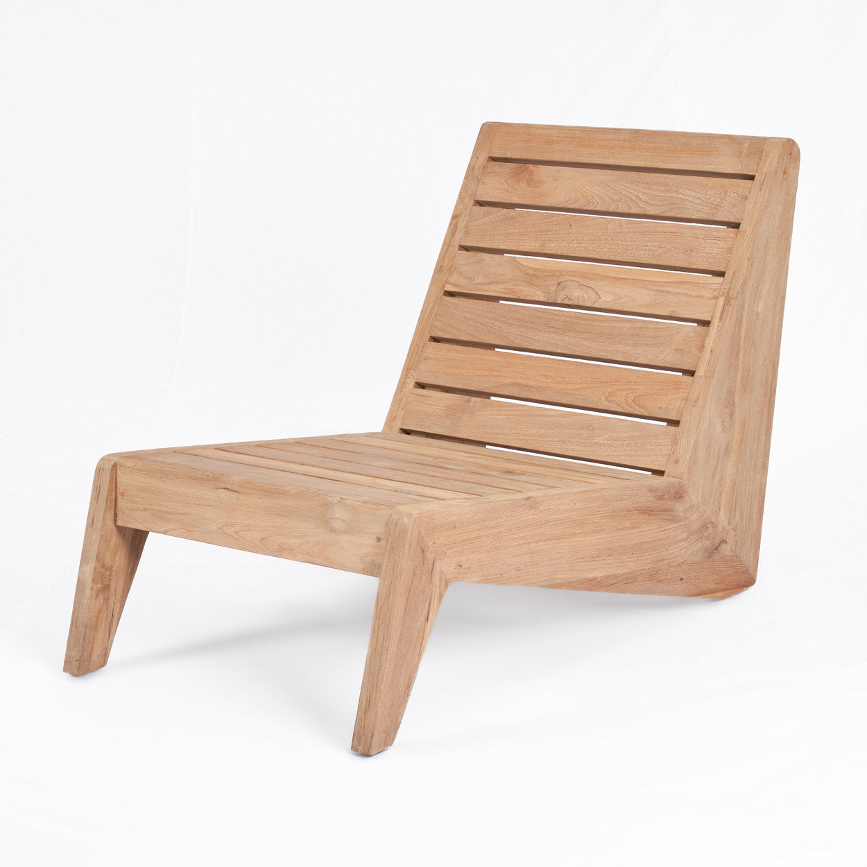 Boho-style white one seater with solid wood frame, perfect for warm and neutral spaces