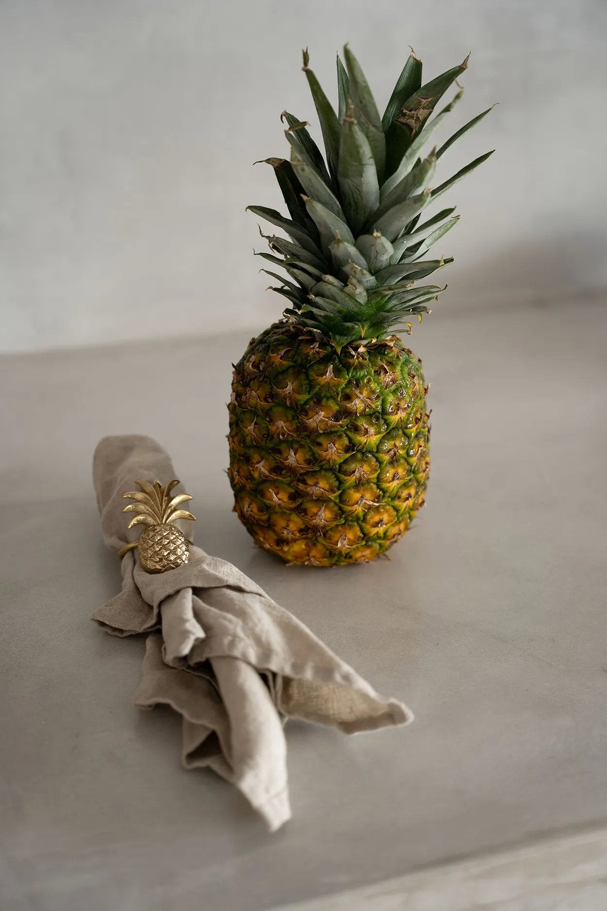 the-pineapple-napkin-ring-gold
