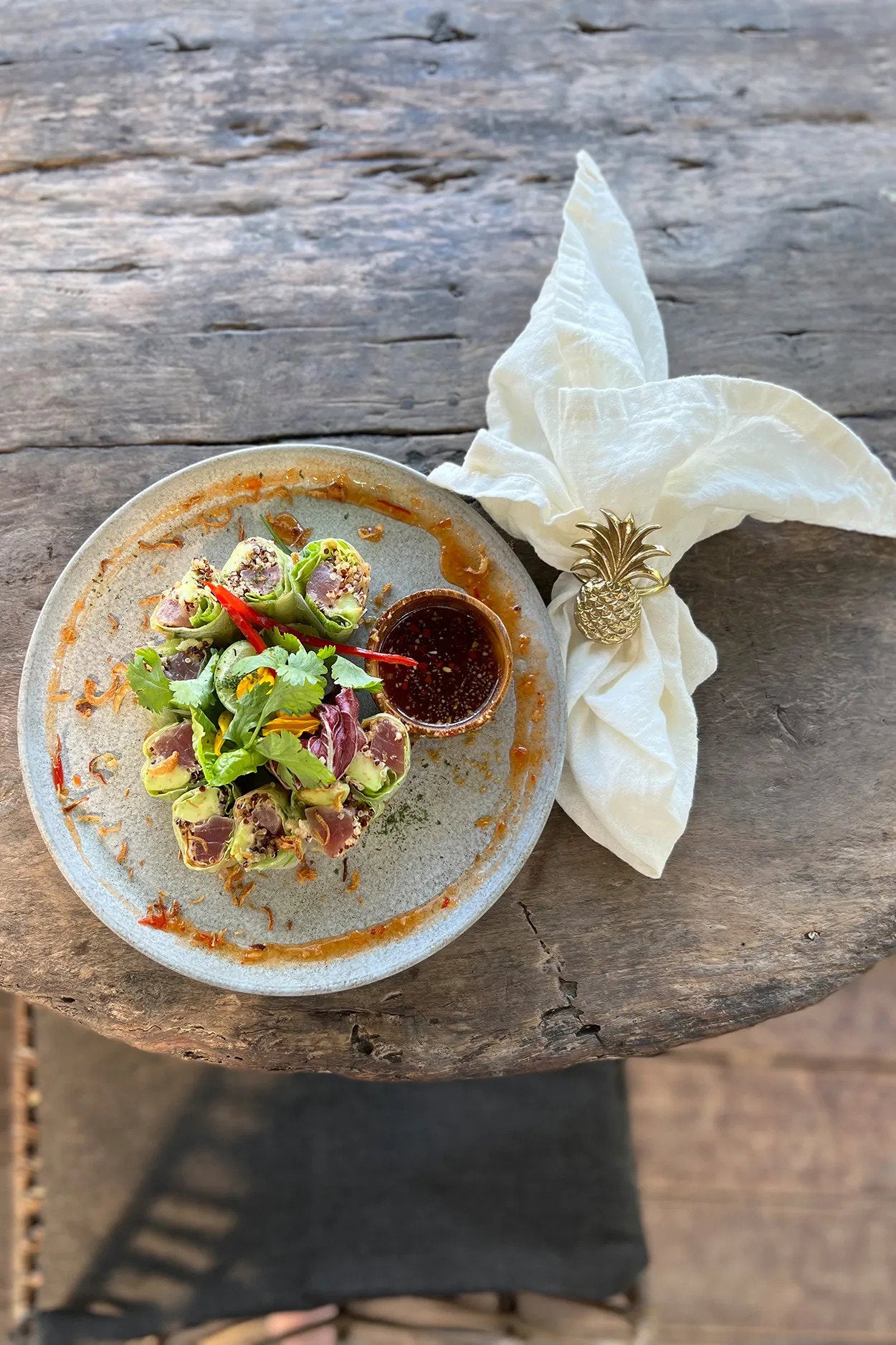 the-pineapple-napkin-ring-gold