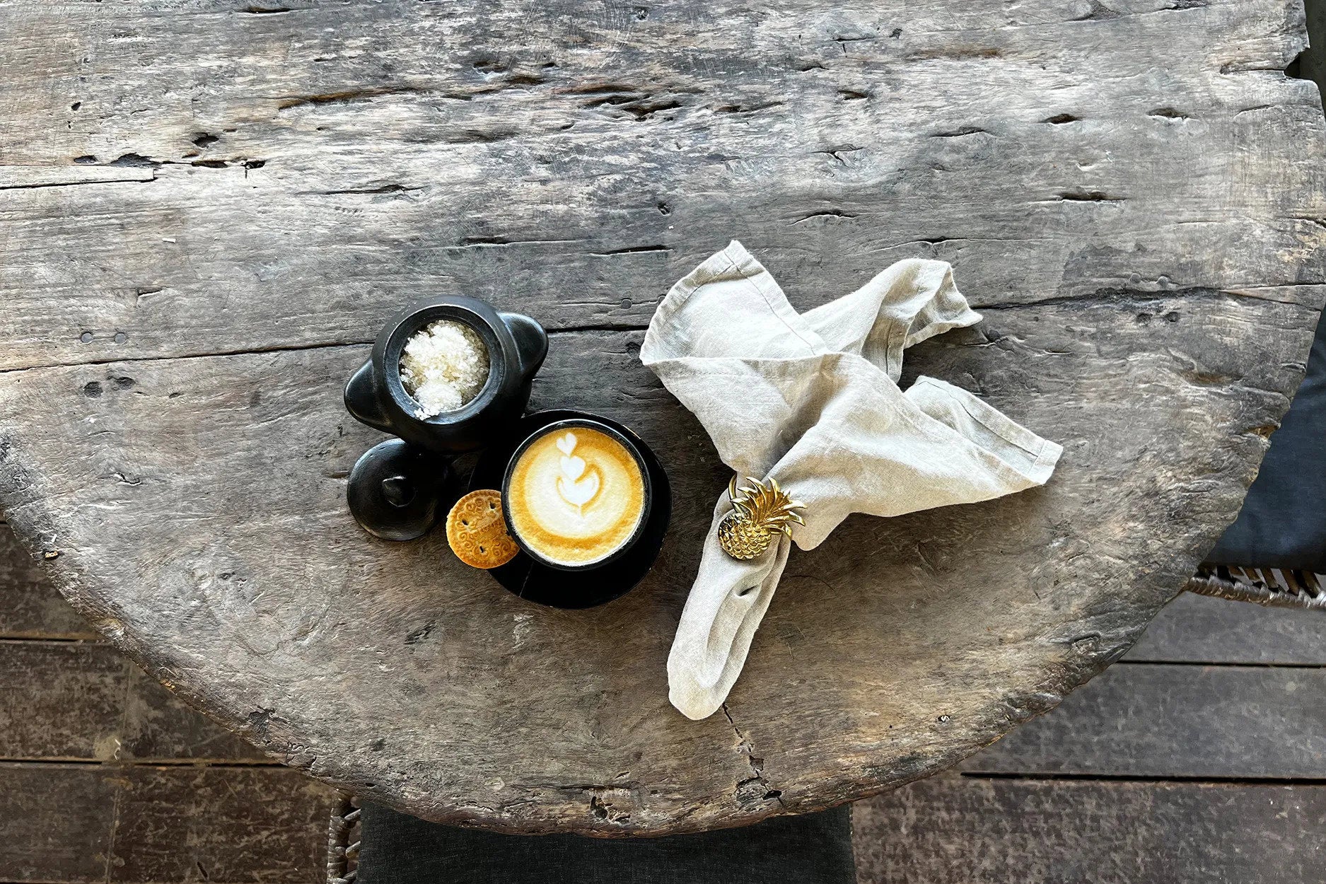 the-pineapple-napkin-ring-gold