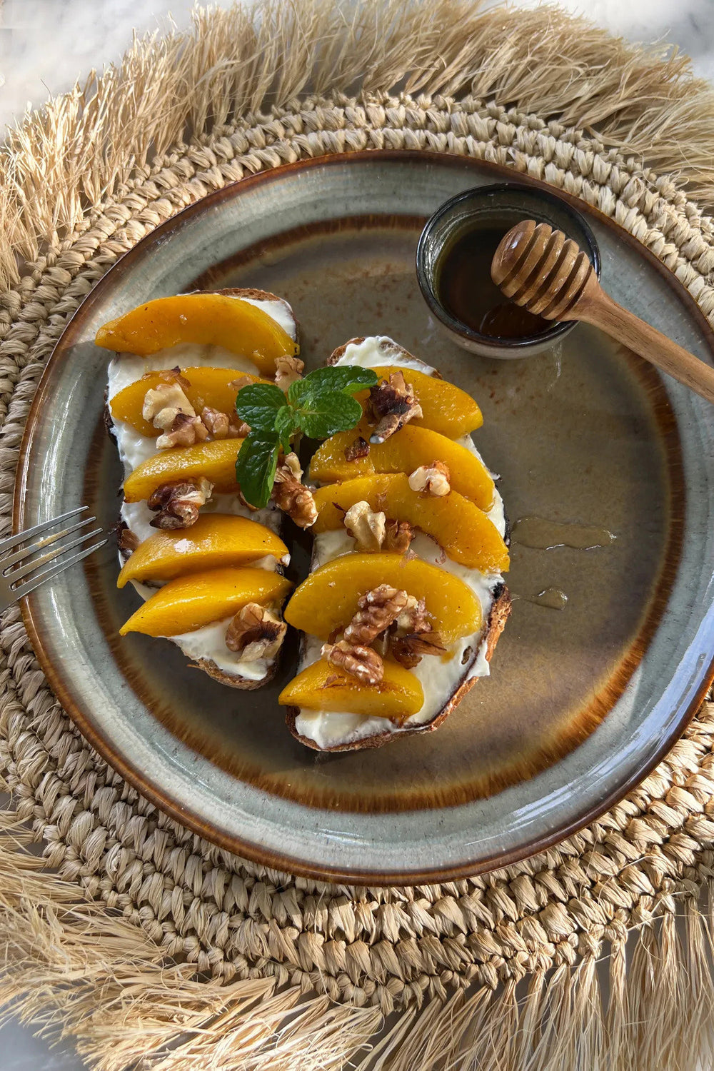 the-teak-root-honey-roller