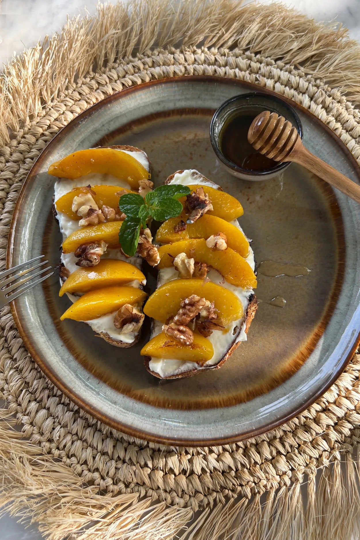 the-teak-root-honey-roller