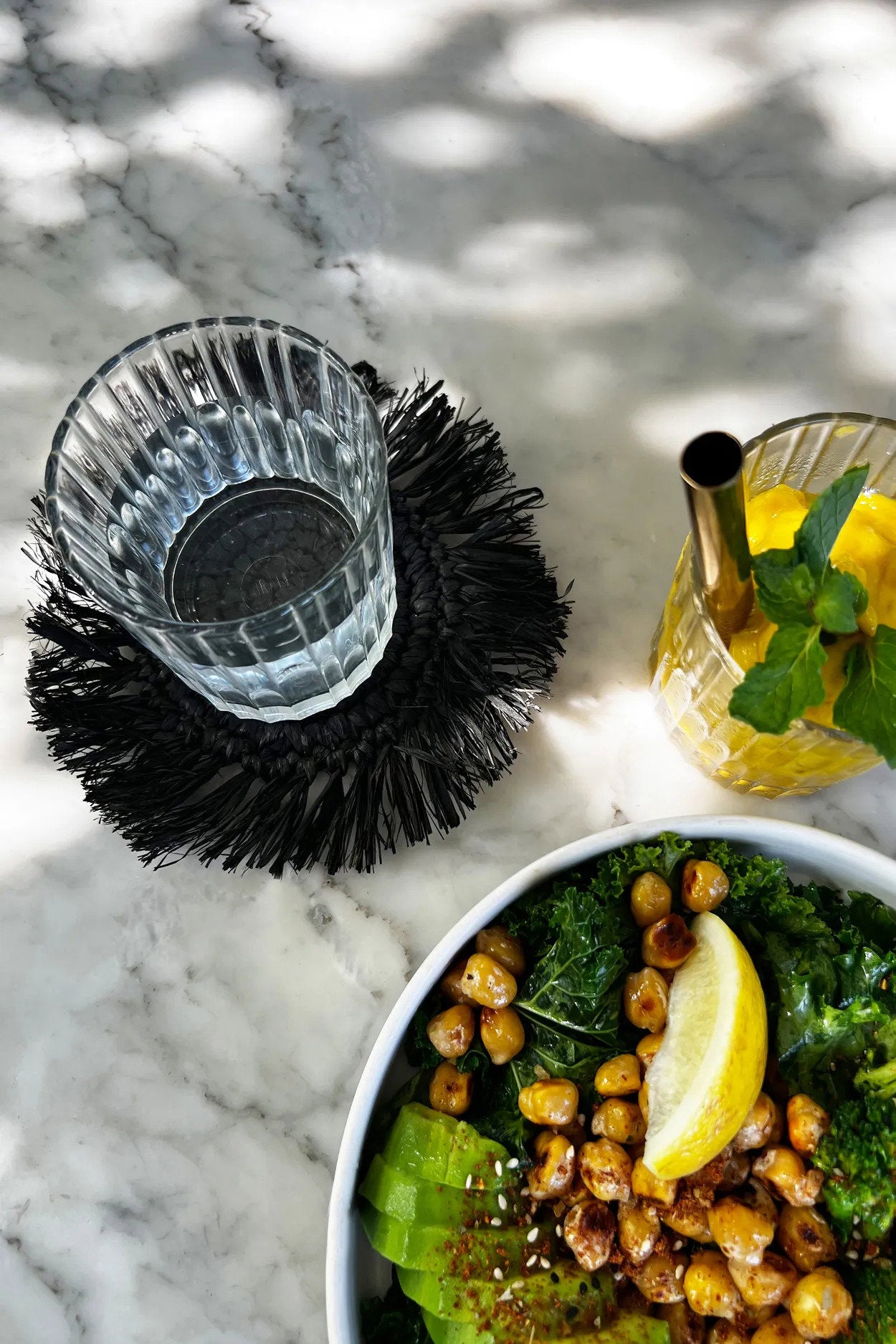 the-fringe-raffia-coaster-black