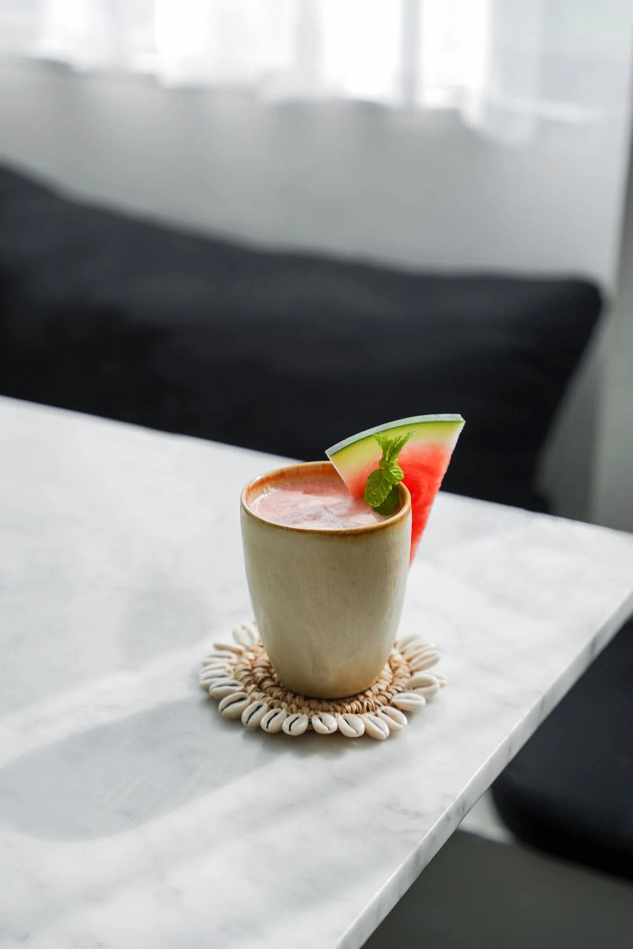 the-raffia-shell-coaster-natural