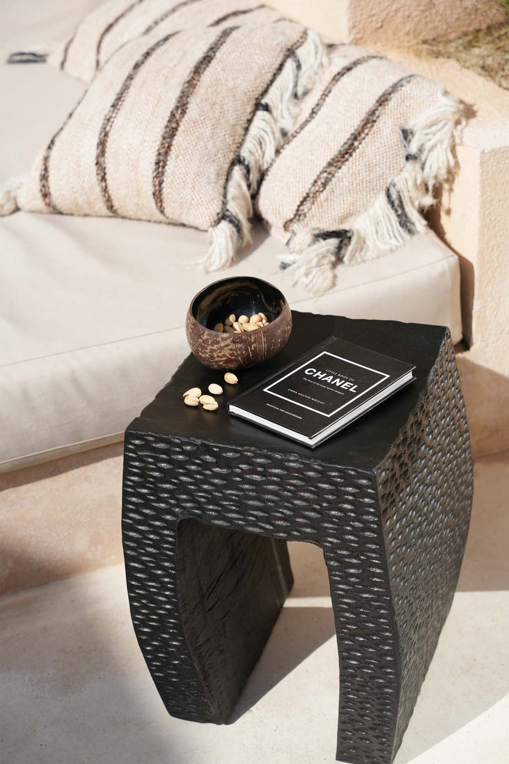 the-coco-food-bowl-natural-black