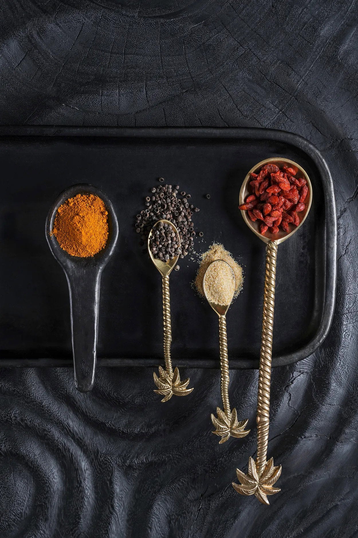 the-palm-tree-salad-spoon-gold