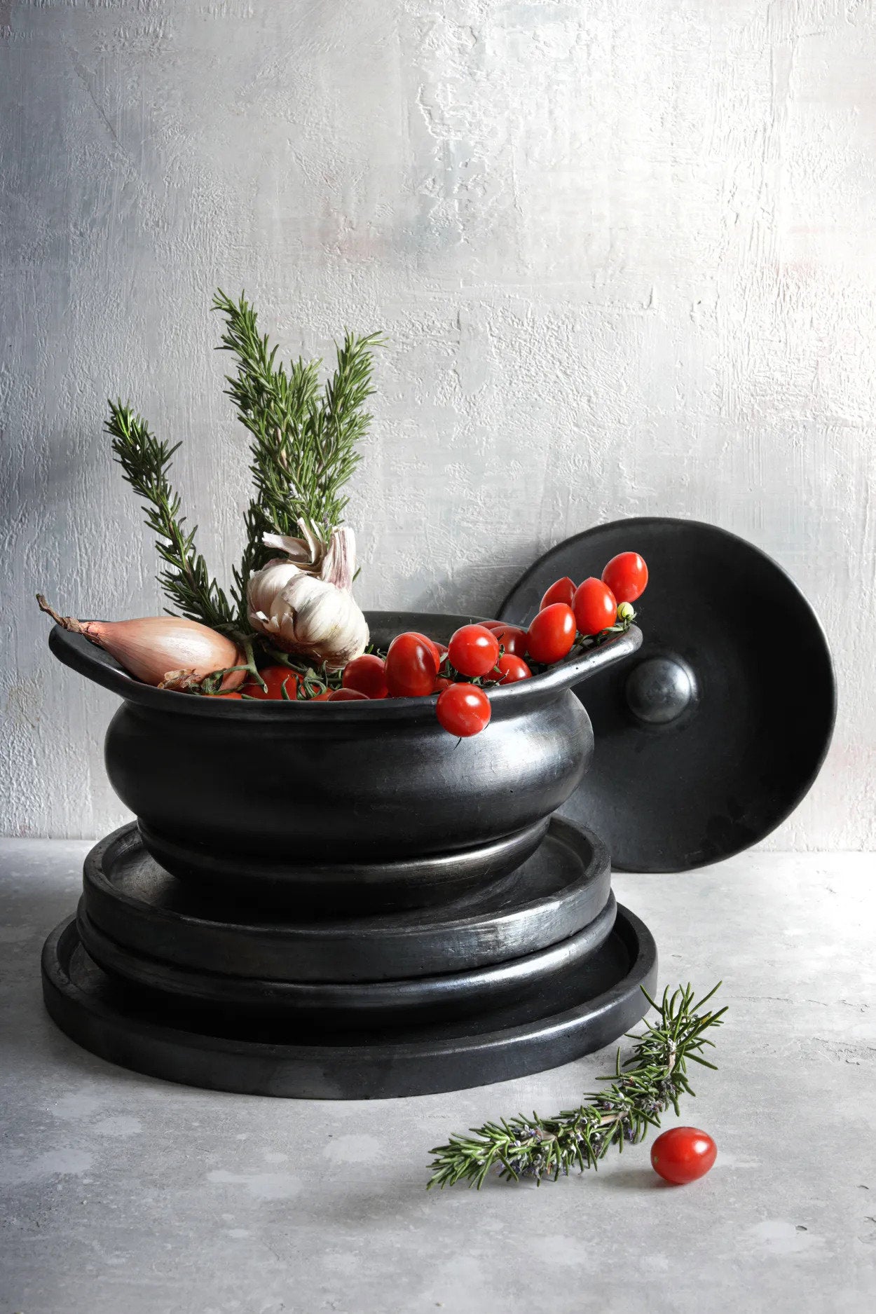 Decorative black ceramic pot with artisanal finish, ideal for casual dining and gatherings.