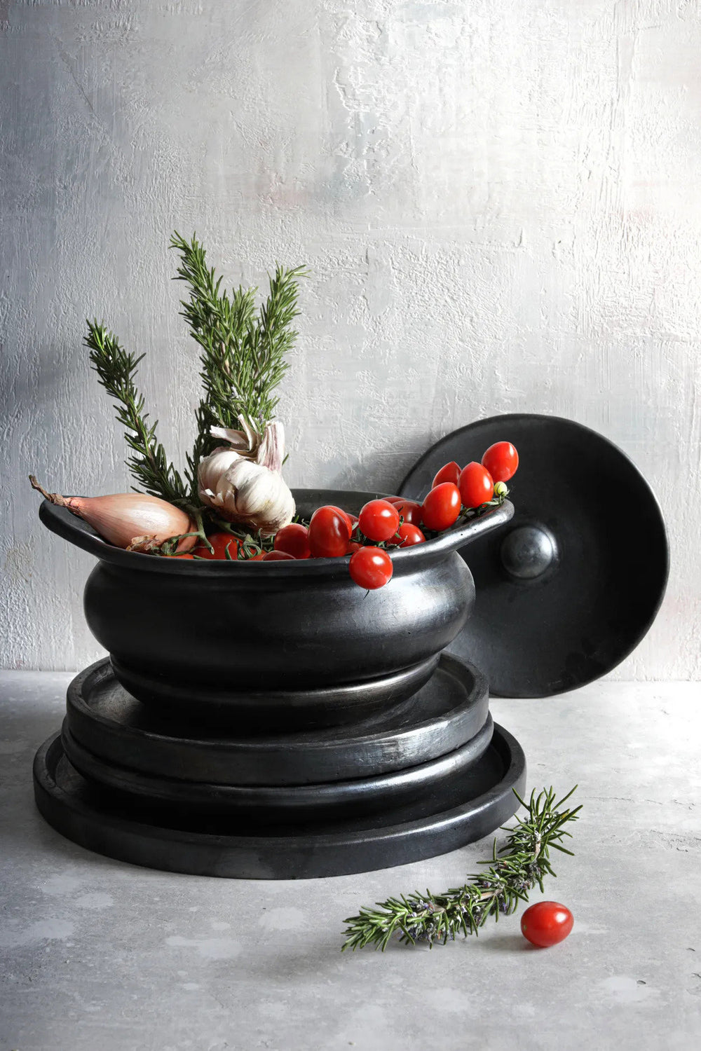 the-burned-pot-black