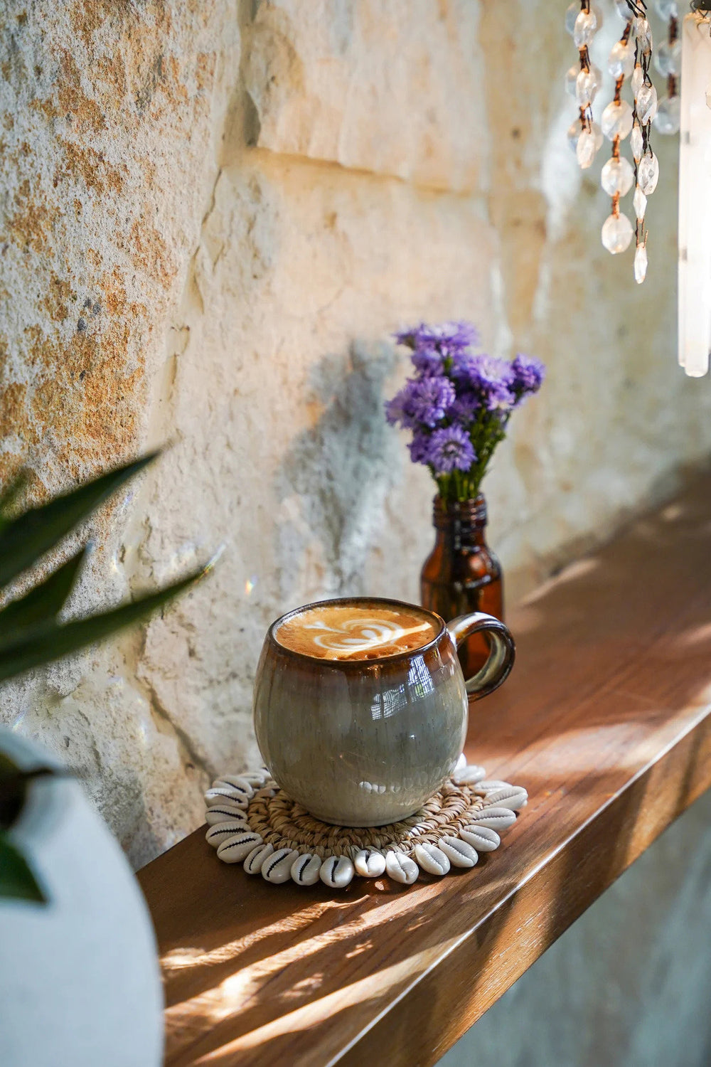 the-raffia-shell-coaster-natural