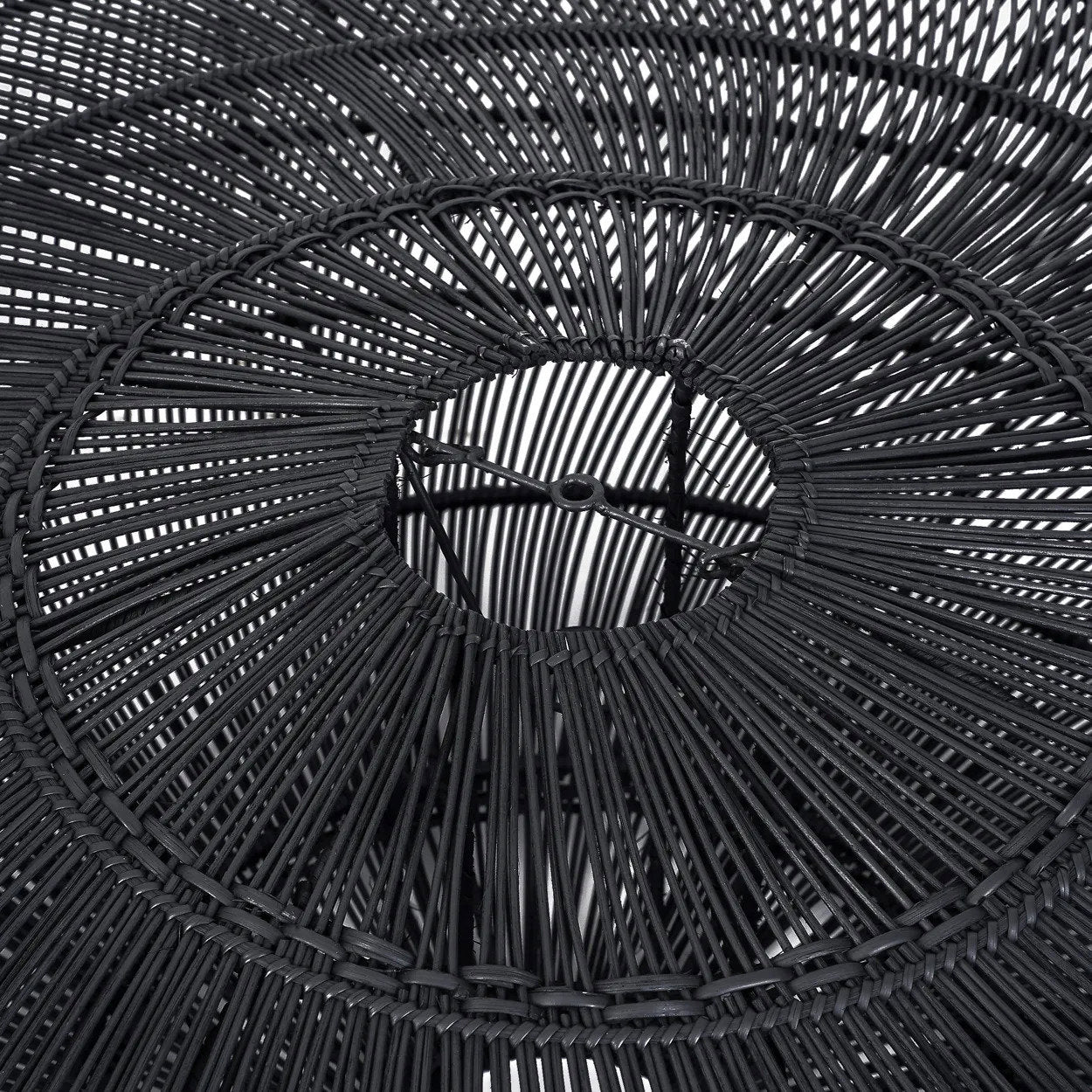 the-macaron-pendant-black-xl