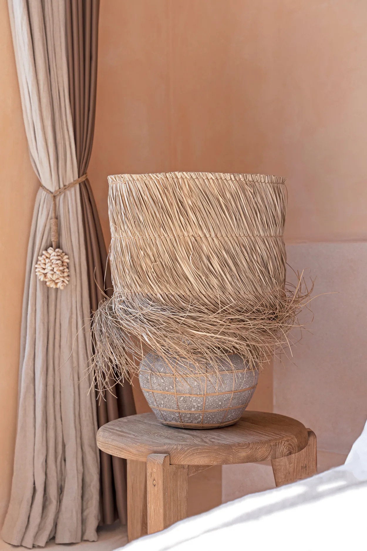 the-lipsi-table-lamp-natural-concrete