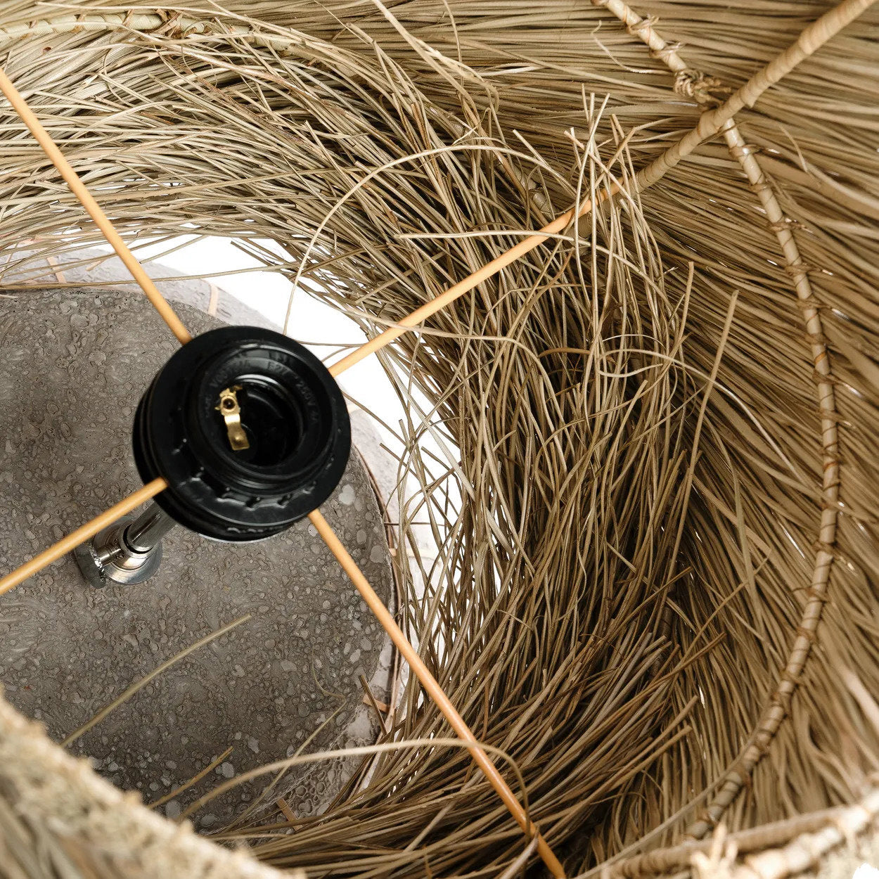 the-lipsi-table-lamp-natural-concrete