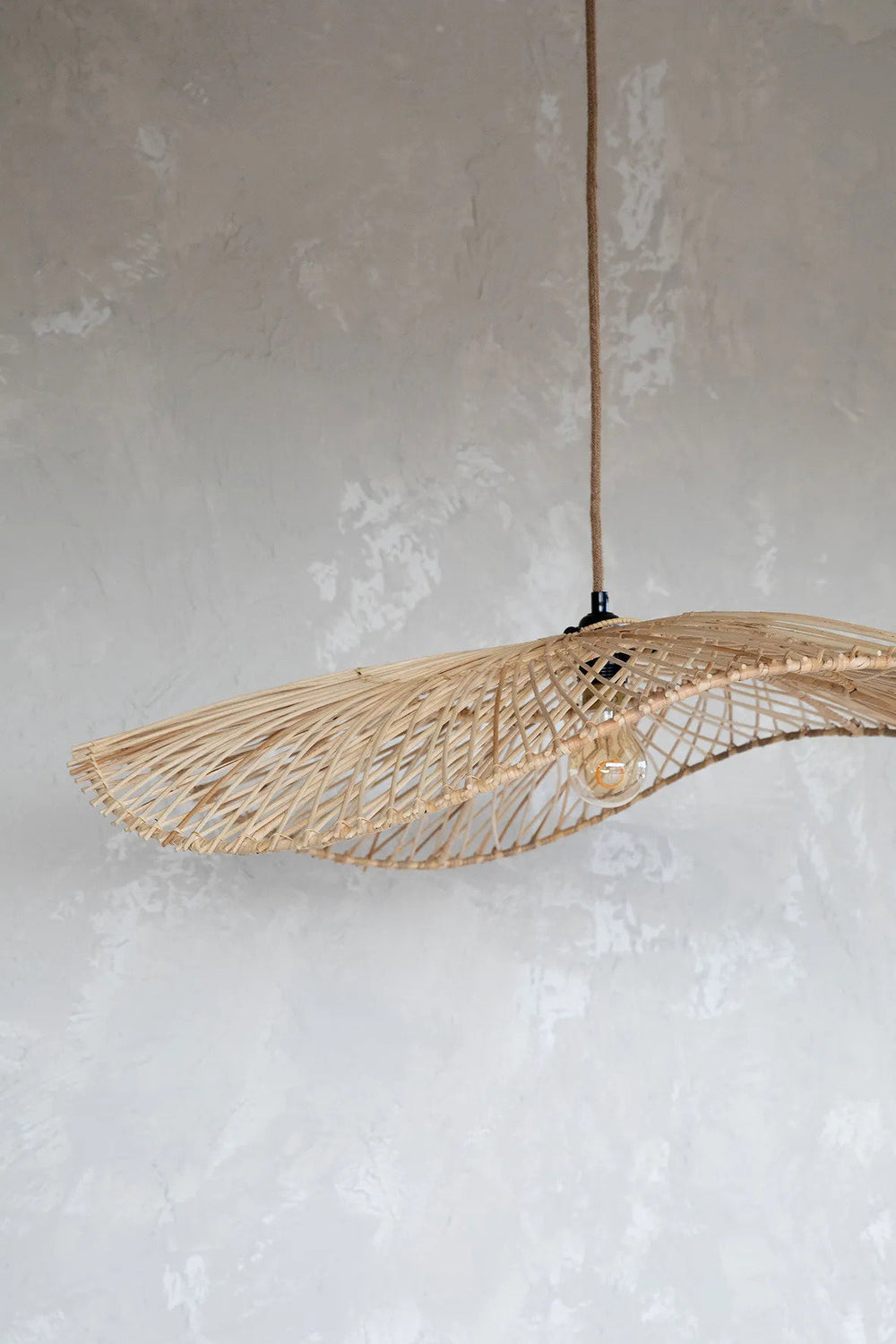 the-chapeau-pendant-natural-l