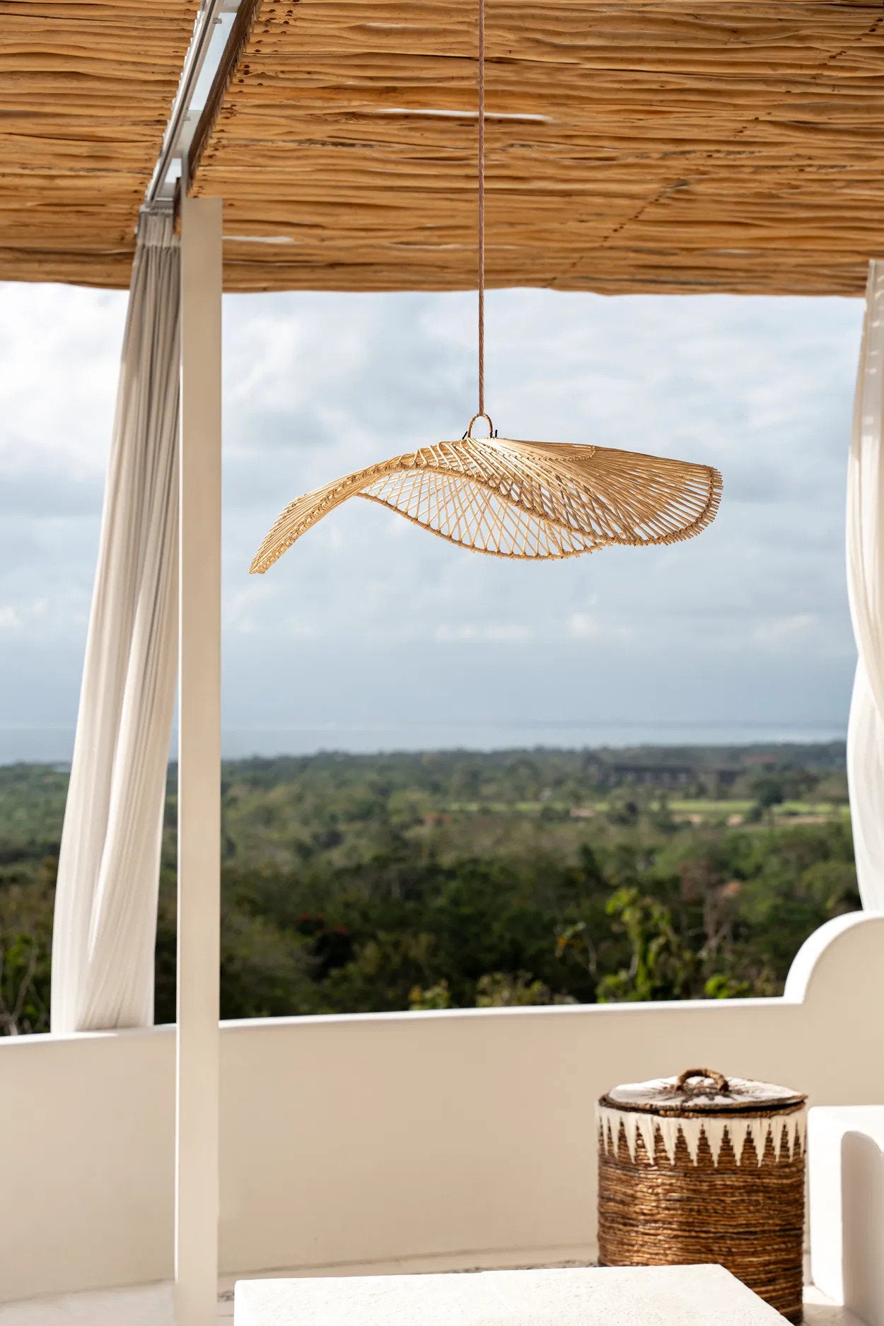 the-chapeau-pendant-natural-l