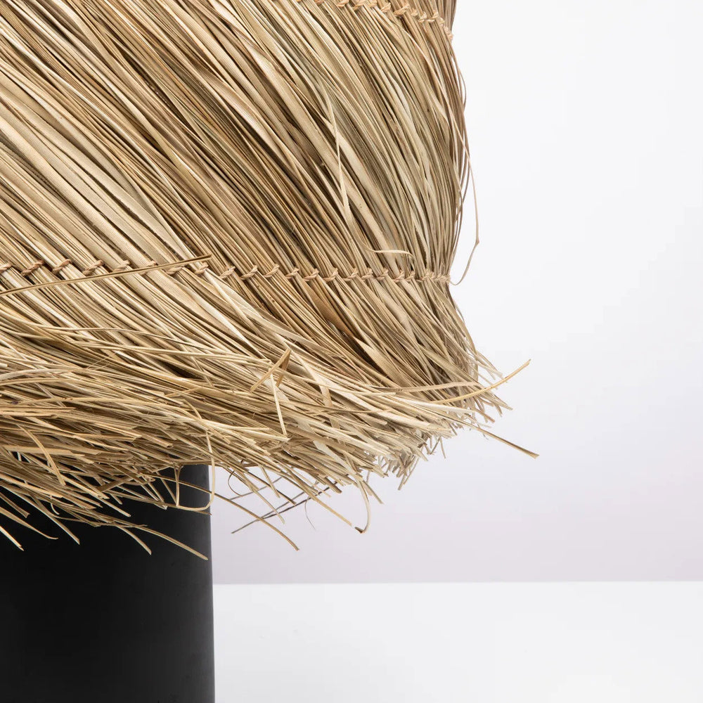 the-pandan-table-lamp-black-natural