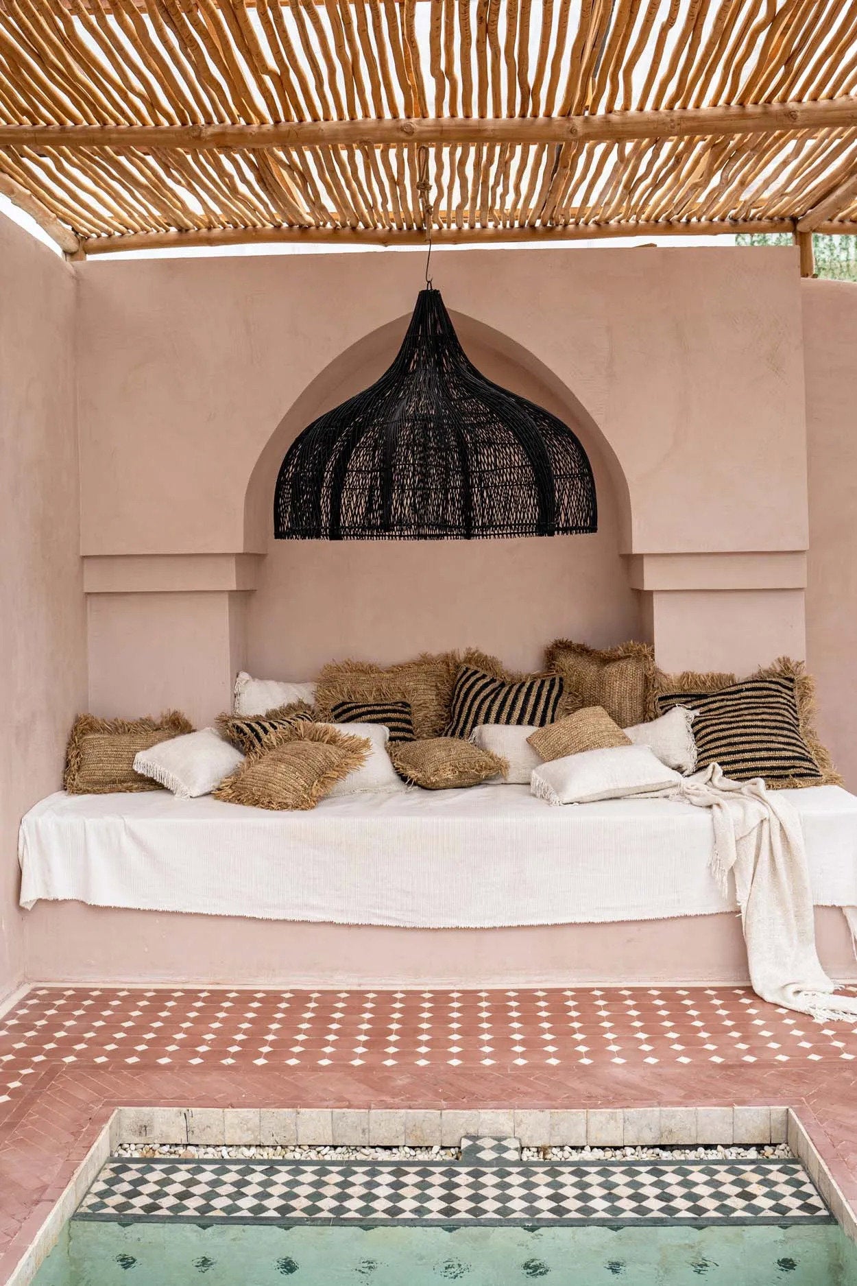 the-whipped-pendant-black-xl