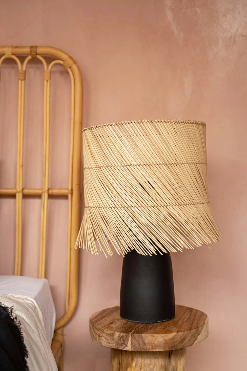 the-rattan-table-lamp-black-natural