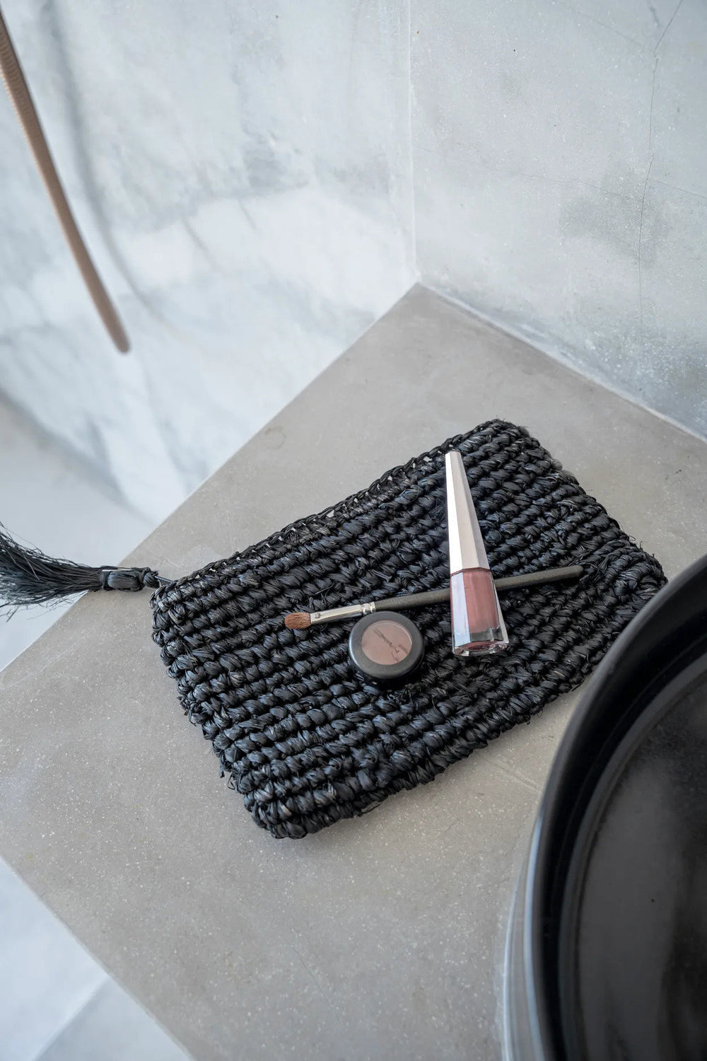 the-raffia-clutch-black-s