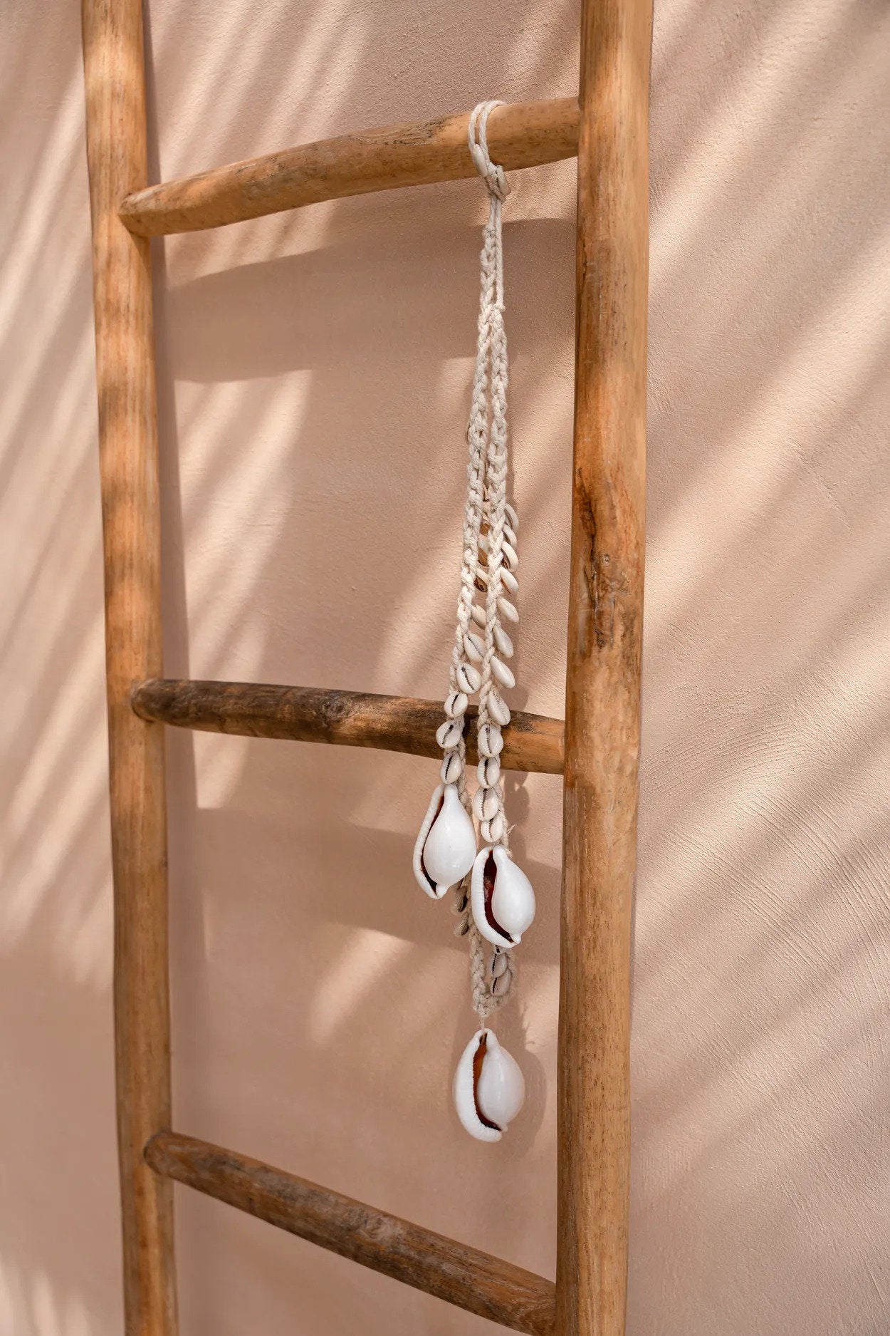 the-big-white-cowrie-shell-necklace