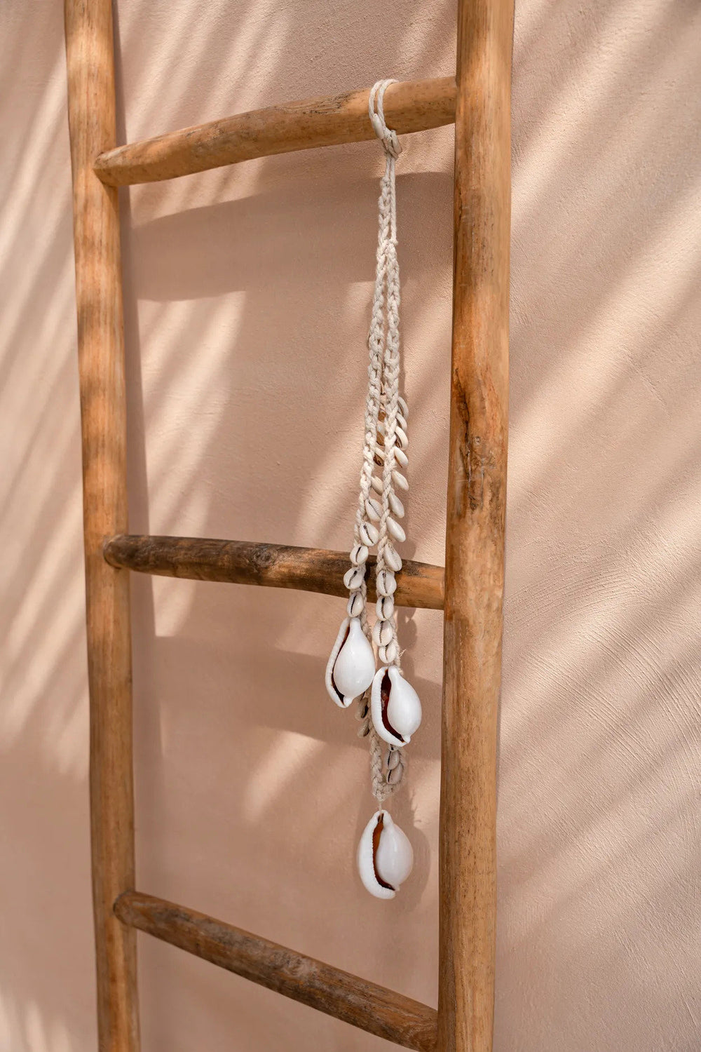 the-big-white-cowrie-shell-necklace
