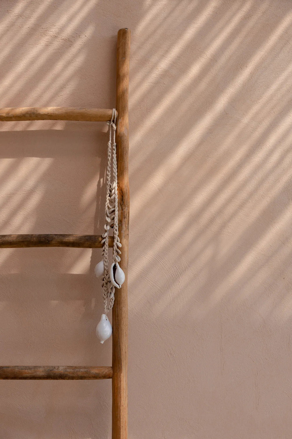 the-big-white-cowrie-shell-necklace