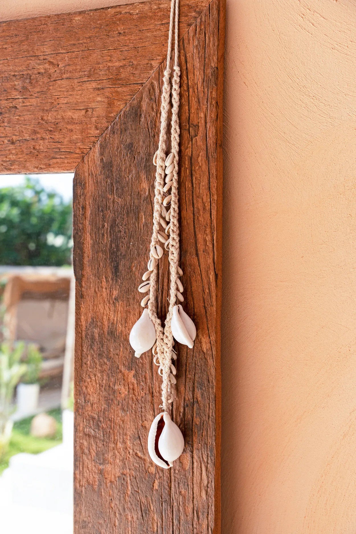 the-big-white-cowrie-shell-necklace